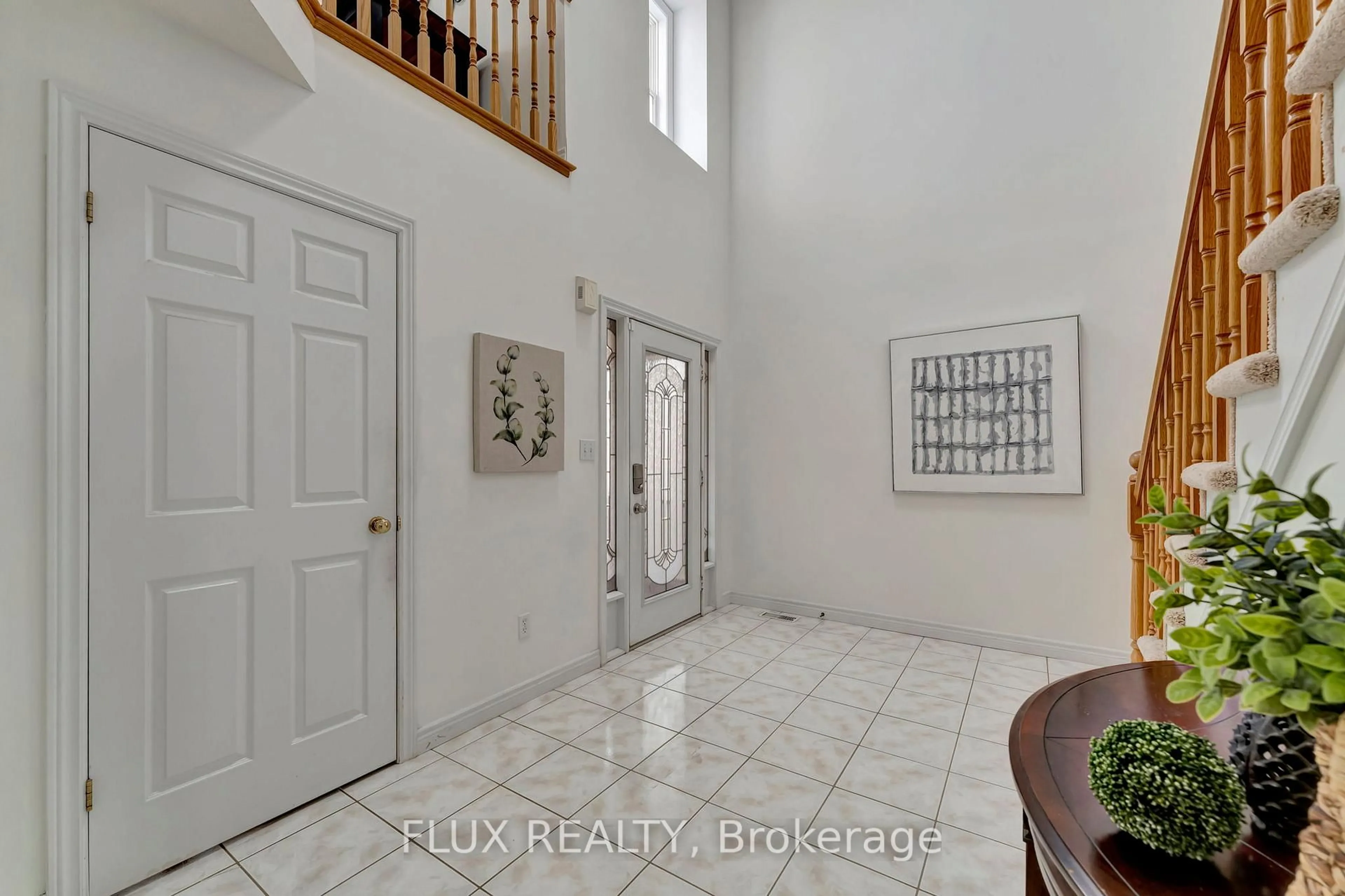 Indoor entryway for 509 PINE HOLLOW Crt, Kitchener Ontario N2R 1T3
