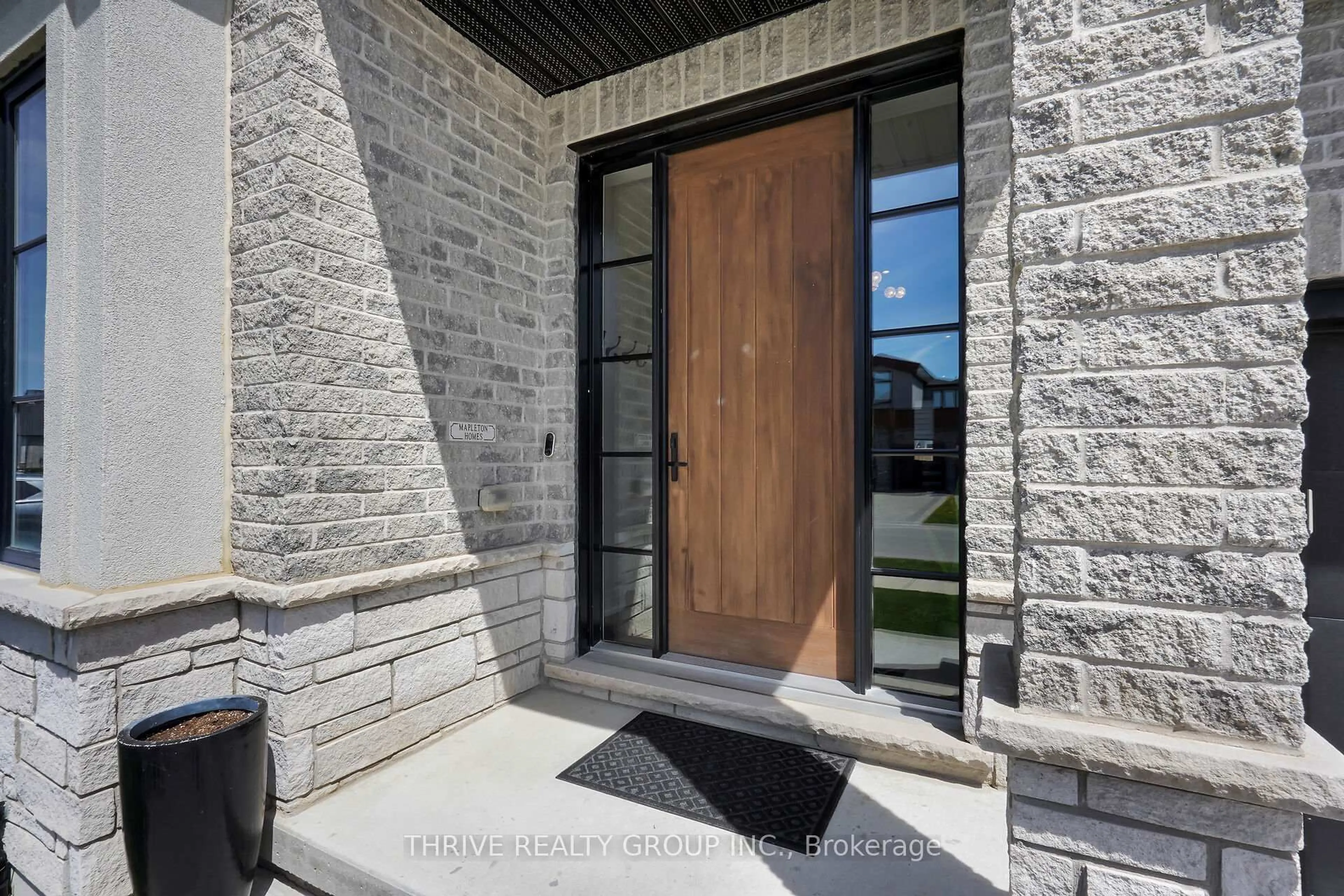 Indoor entryway for 1339 Silverfox Dr, London North Ontario N6G 0V7