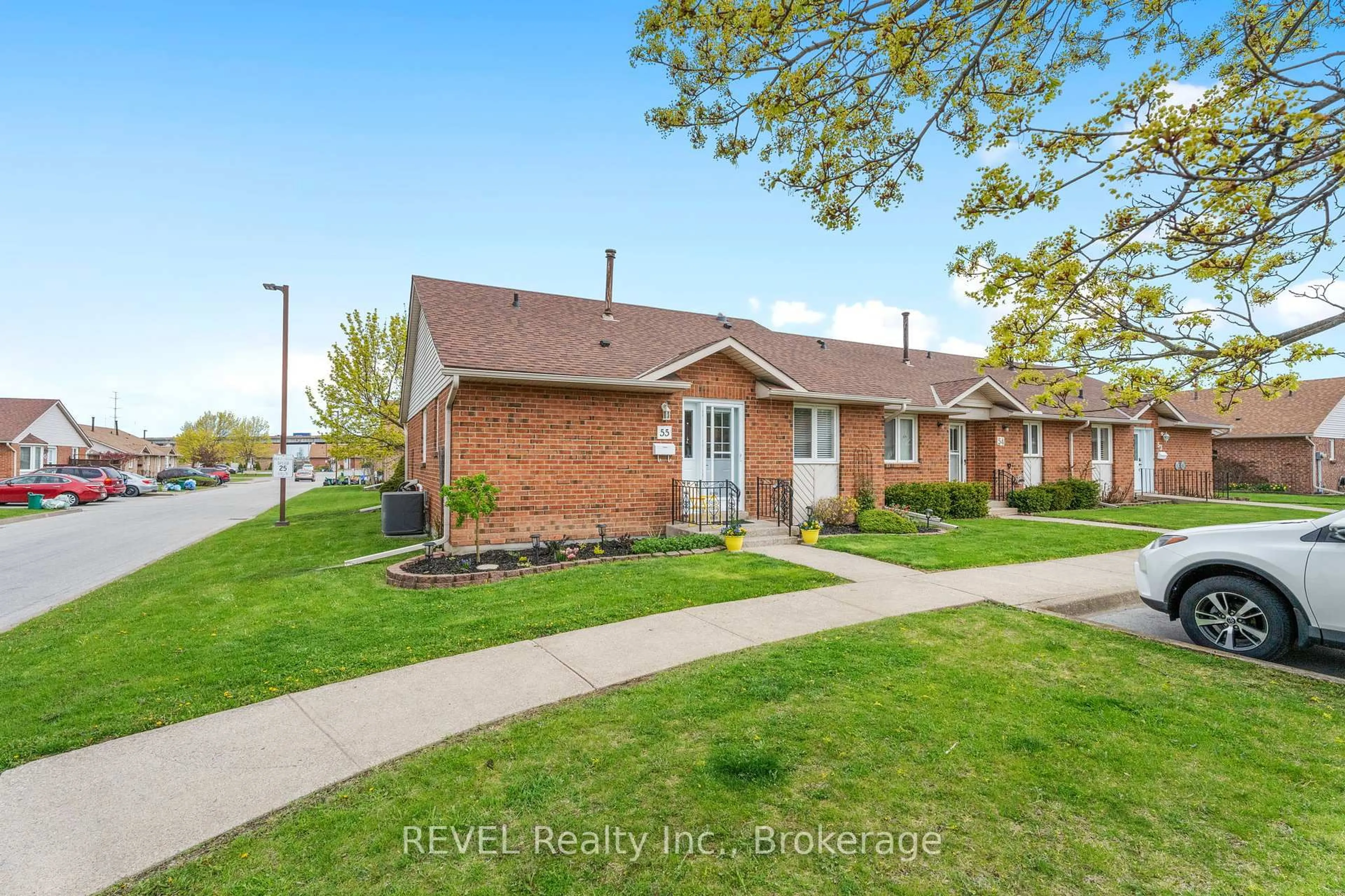 Home with brick exterior material, street for 122 Bunting Rd #55, St. Catharines Ontario L2P 3X7