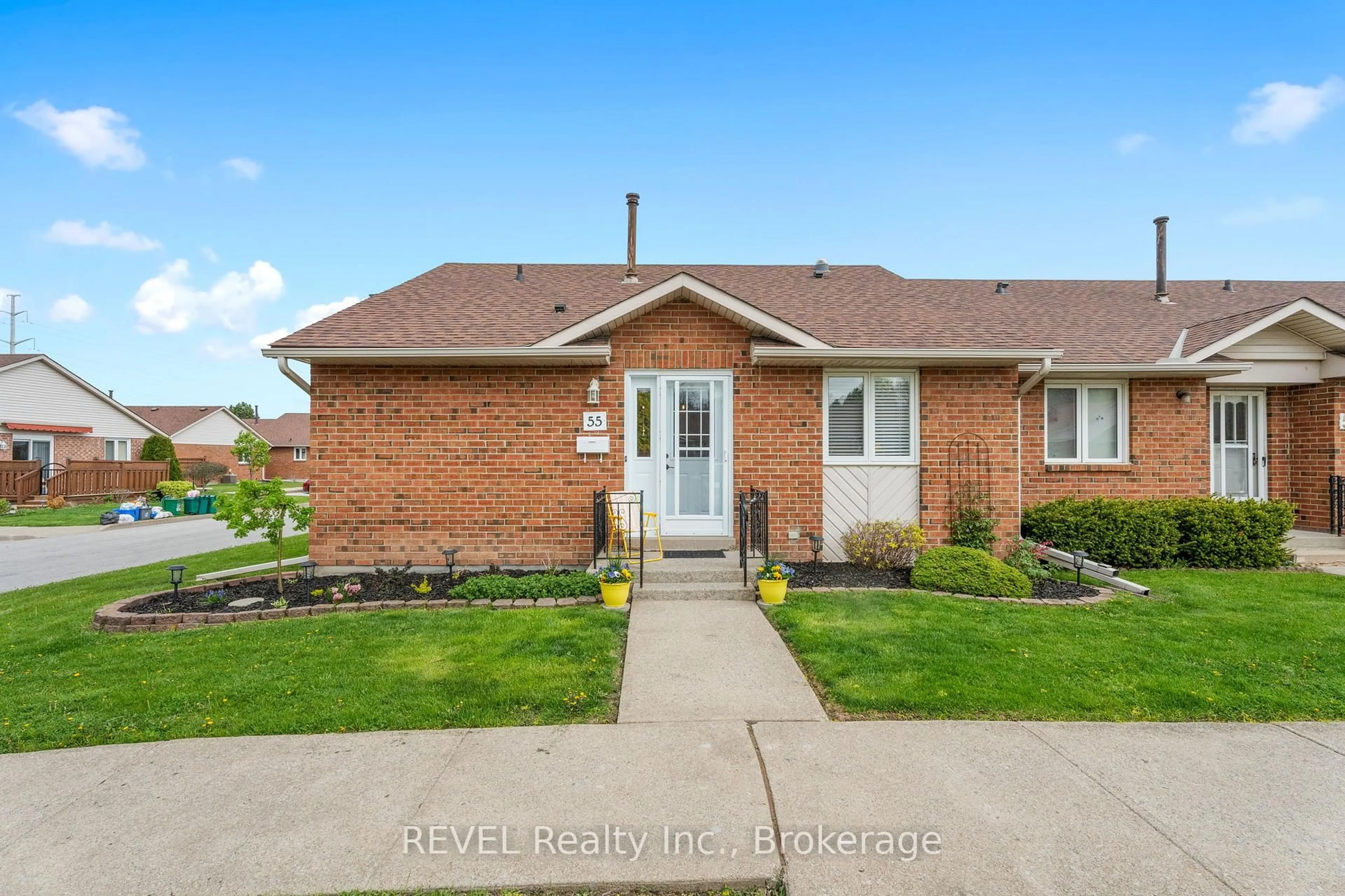 Home with brick exterior material, street for 122 Bunting Rd #55, St. Catharines Ontario L2P 3X7