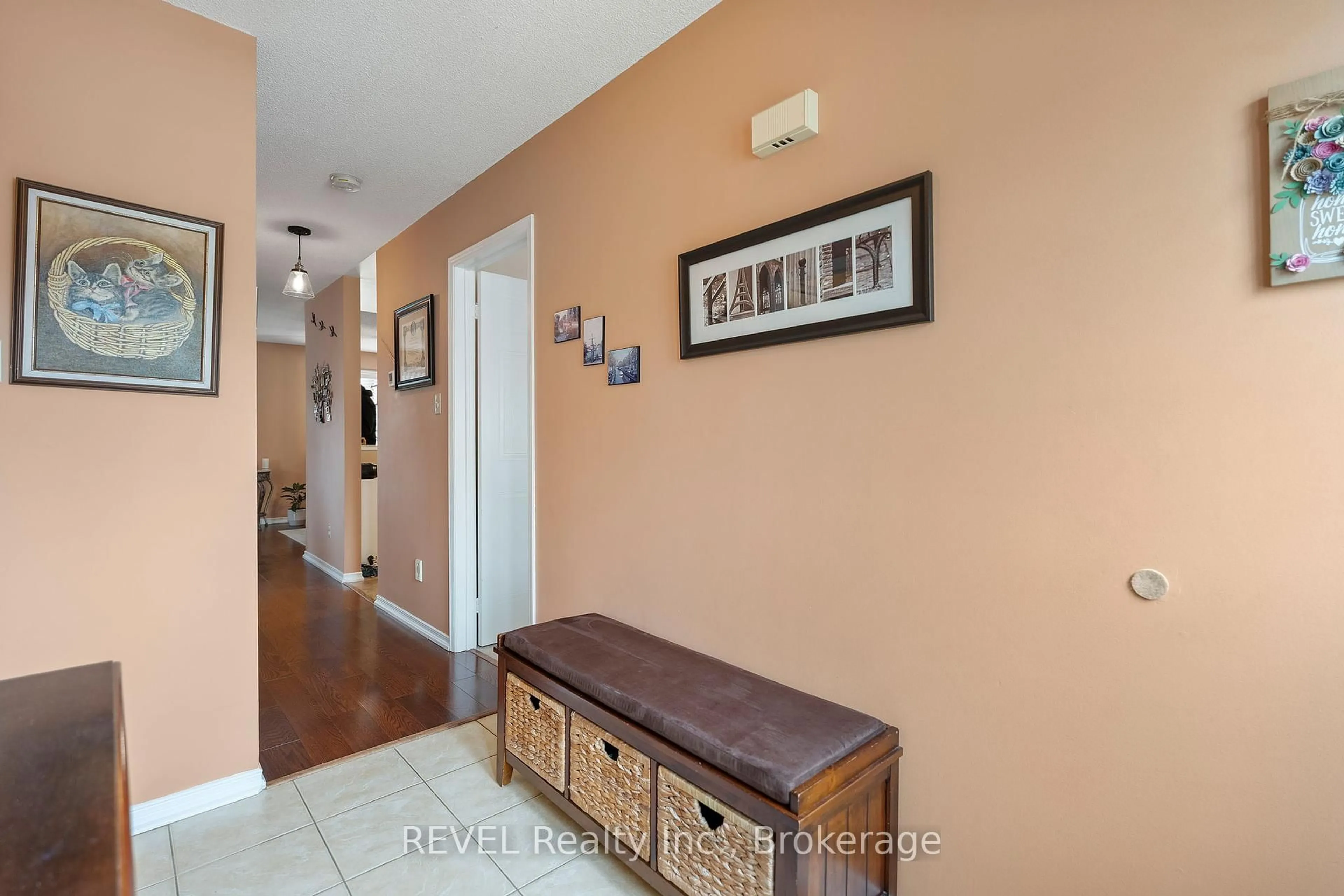 Indoor entryway for 122 Bunting Rd #55, St. Catharines Ontario L2P 3X7