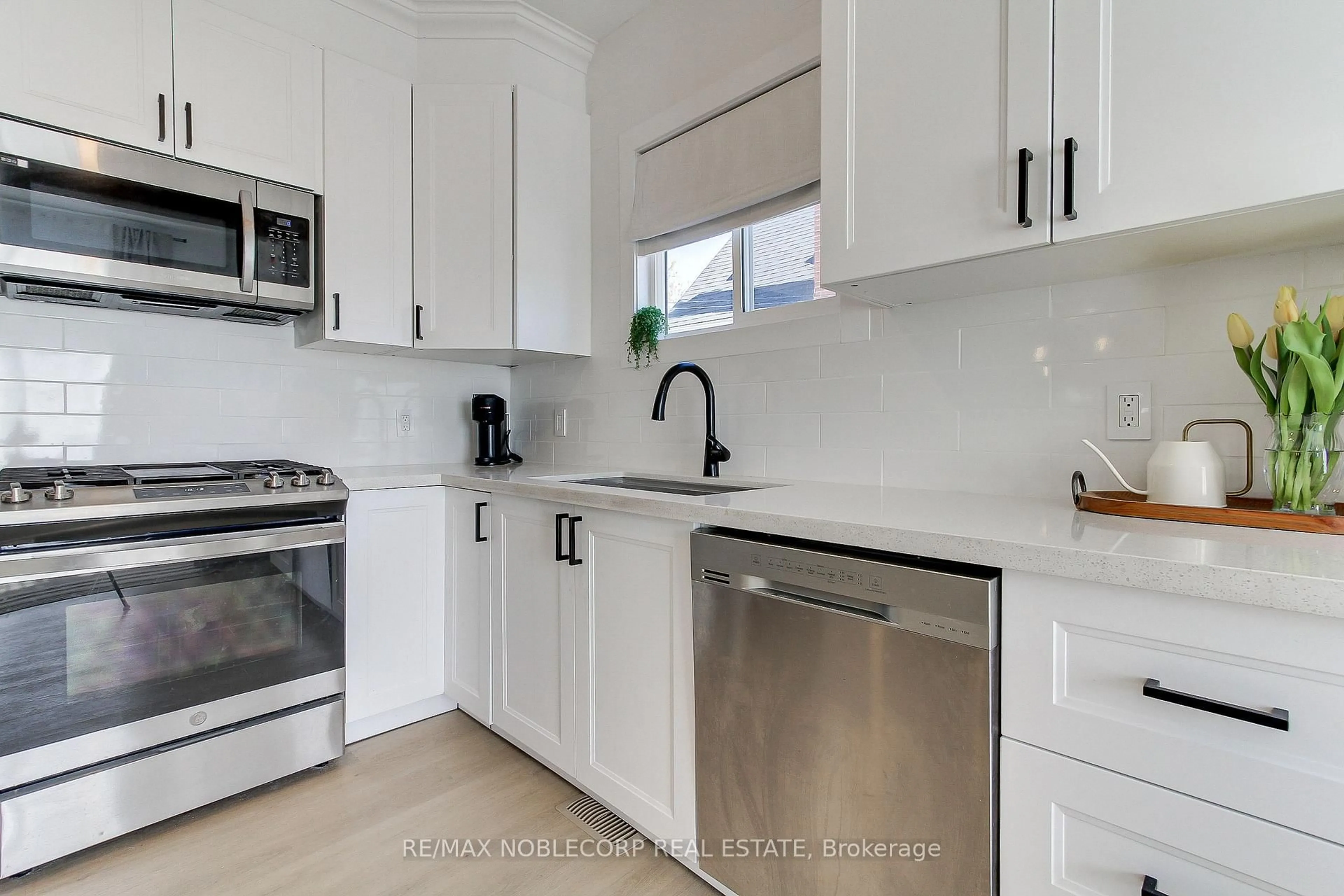 Unknown for 174 East 31st. St, Hamilton Ontario L8V 3P5