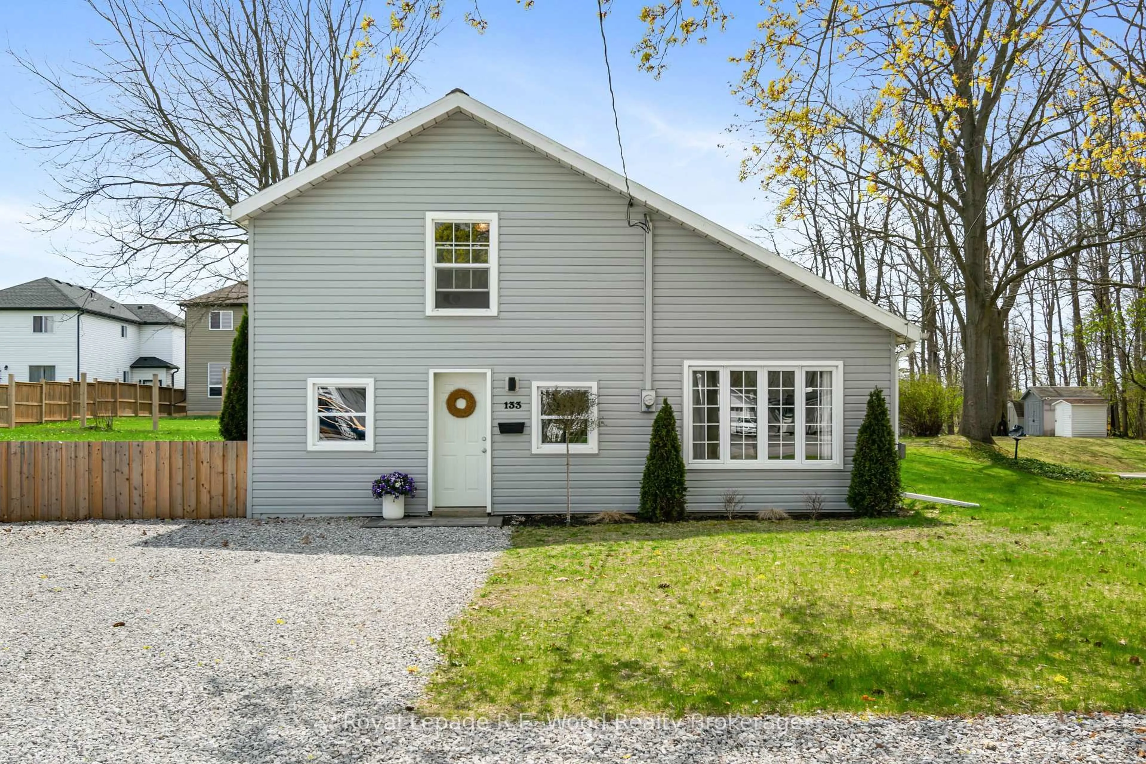 Home with vinyl exterior material, street for 133 North St, Tillsonburg Ontario N4G 1B4