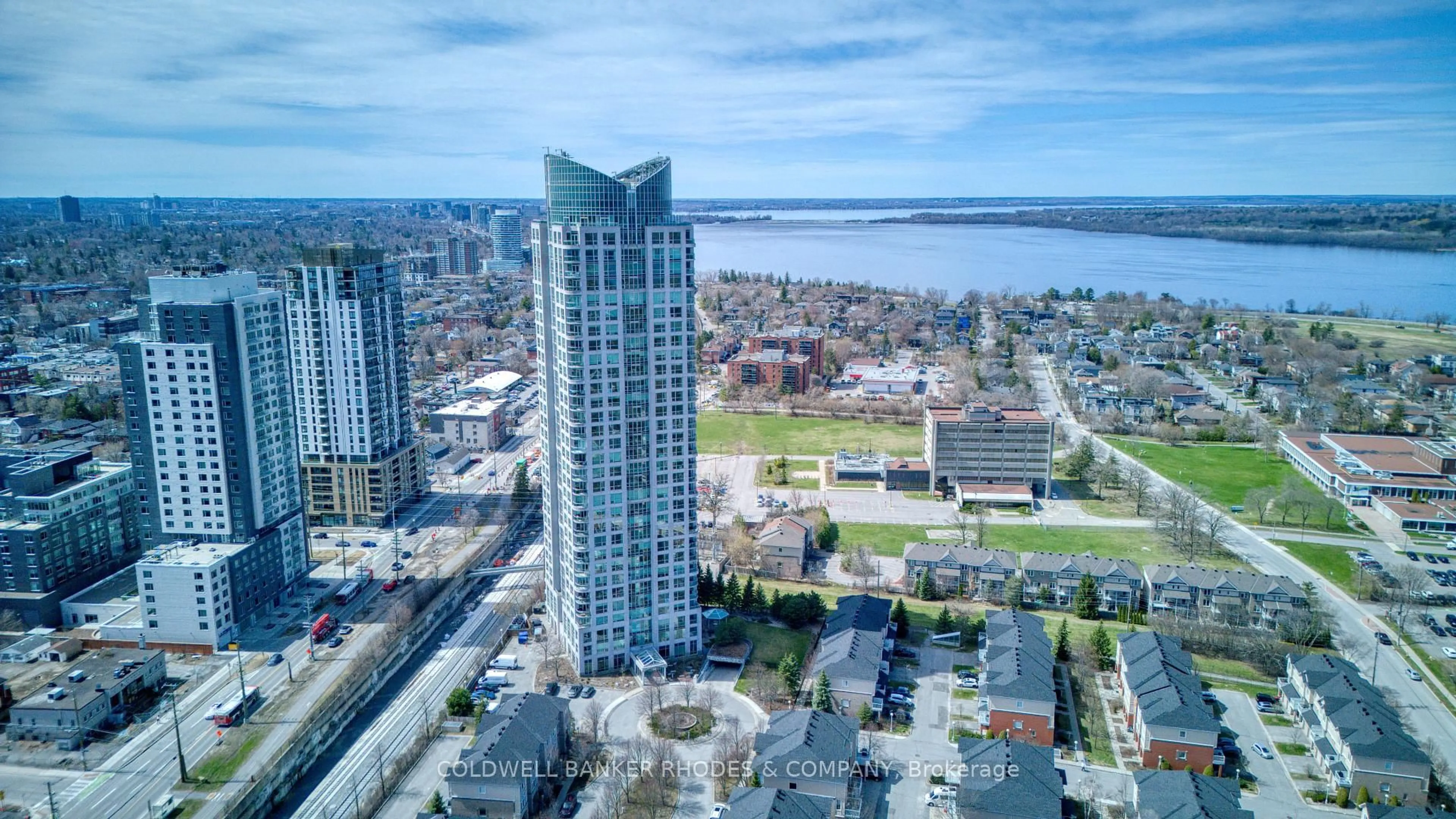 A pic from outside/outdoor area/front of a property/back of a property/a pic from drone, city buildings view from balcony for 38 Metropole Private #3302, Ottawa Ontario K1Z 1E9
