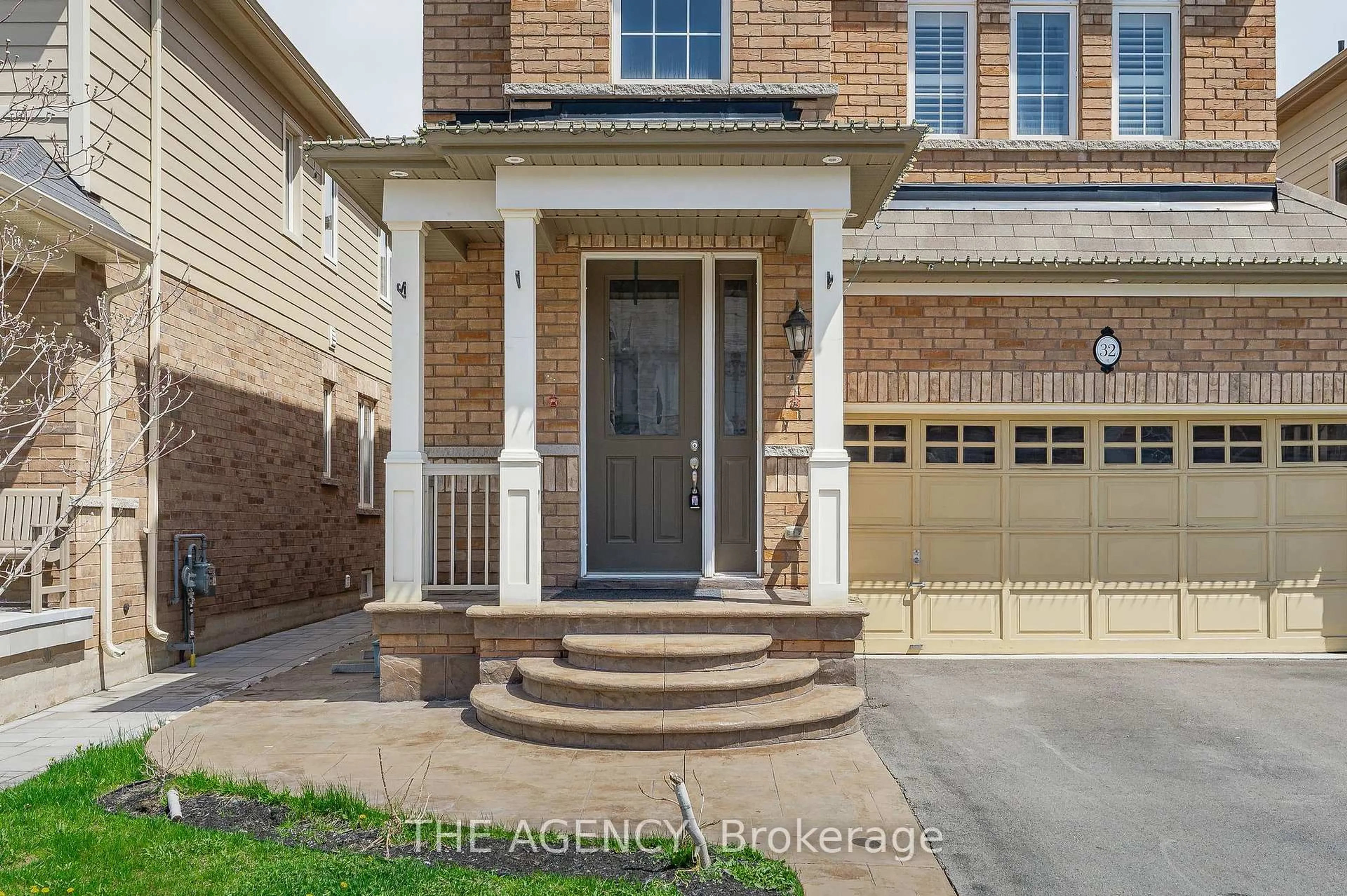 Home with brick exterior material, street for 32 Babcock St, Hamilton Ontario L8B 0S5