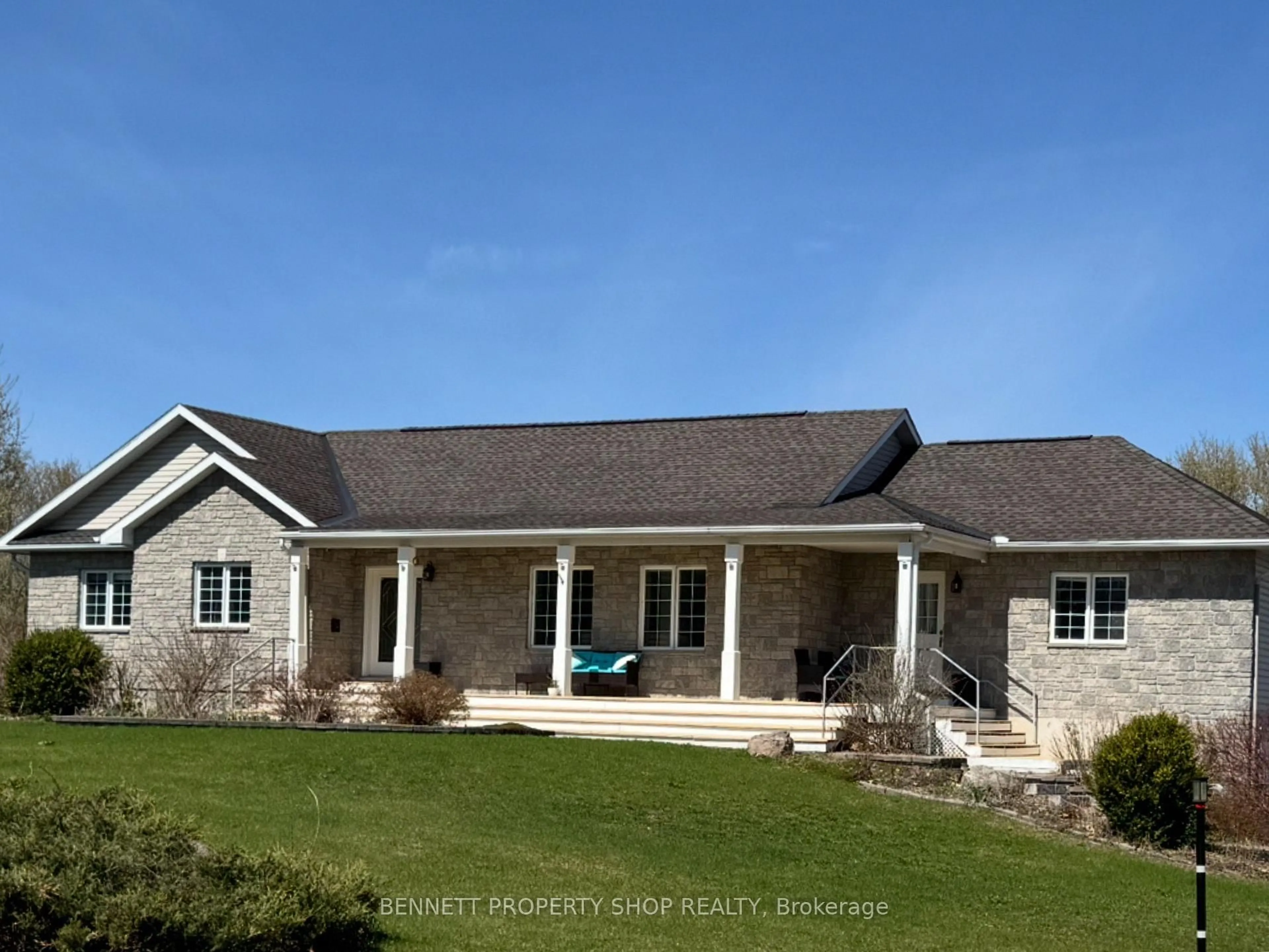 A pic from outside/outdoor area/front of a property/back of a property/a pic from drone, unknown for 5705 Lombardy Dr, Osgoode Ontario K0A 2W0
