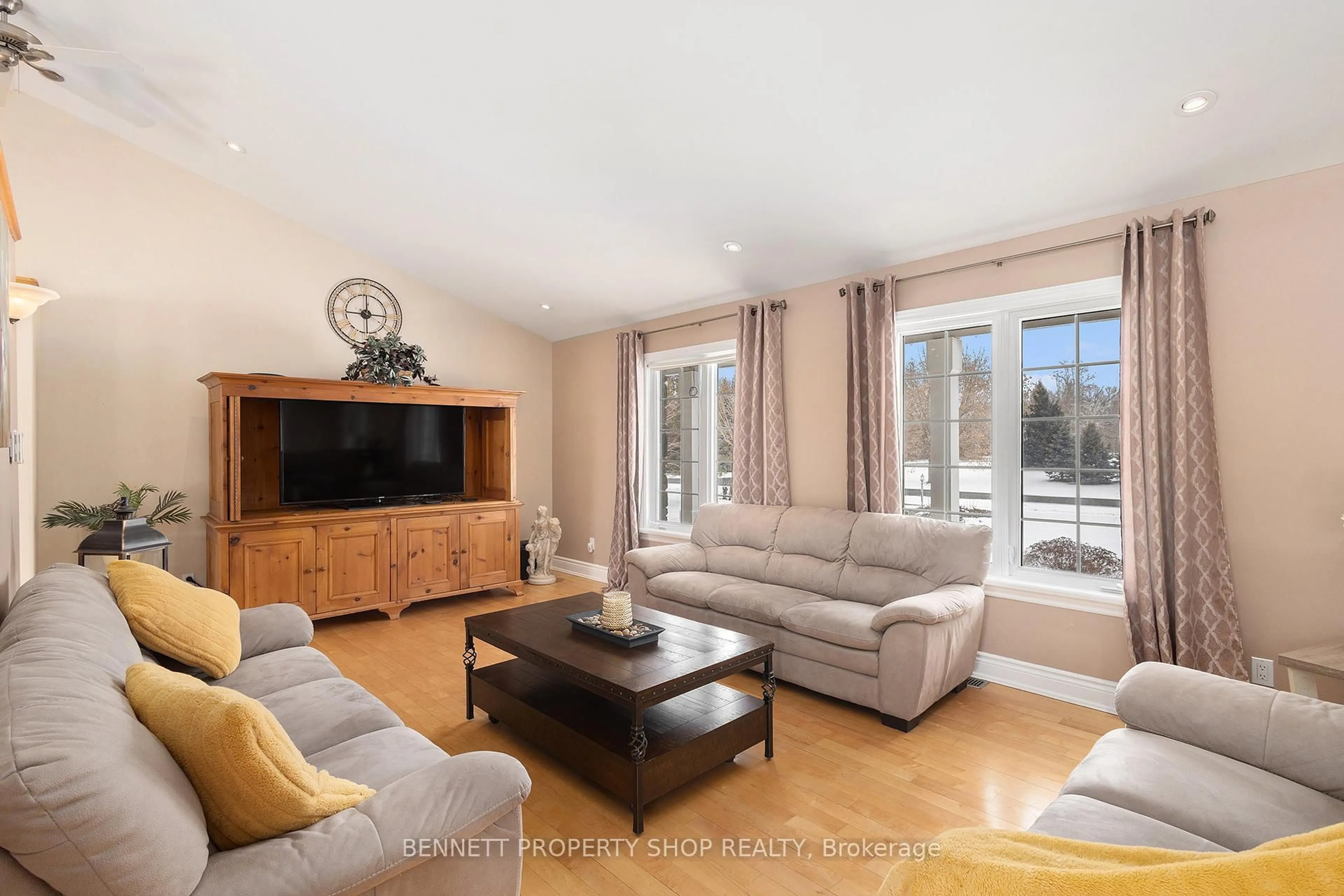 Living room with furniture, unknown for 5705 Lombardy Dr, Osgoode Ontario K0A 2W0
