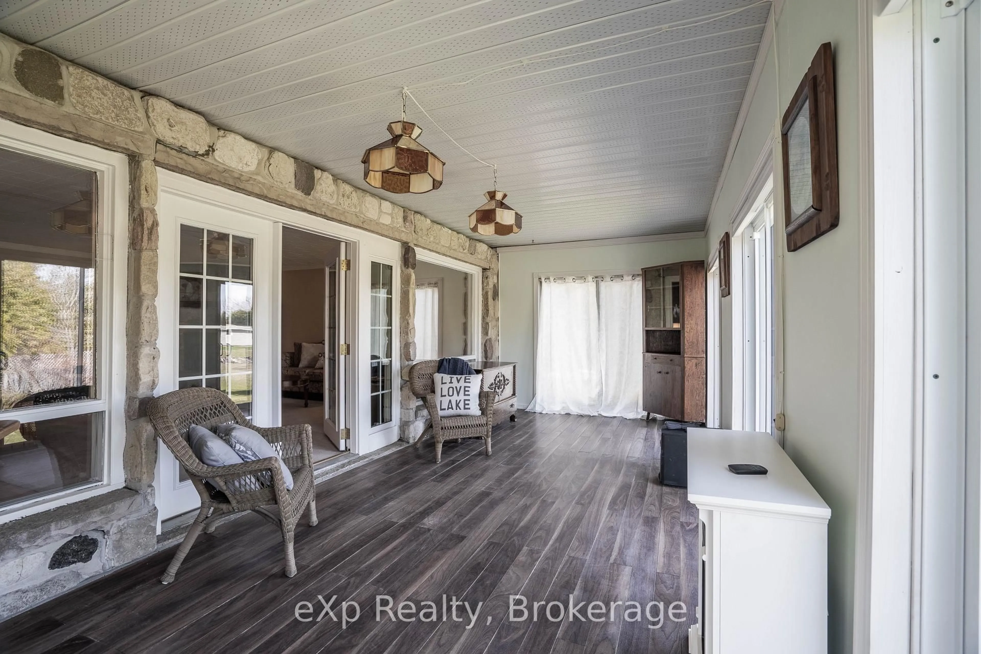 Indoor entryway for 32 Baywatch Dr, Northern Bruce Peninsula Ontario N0H 2T0