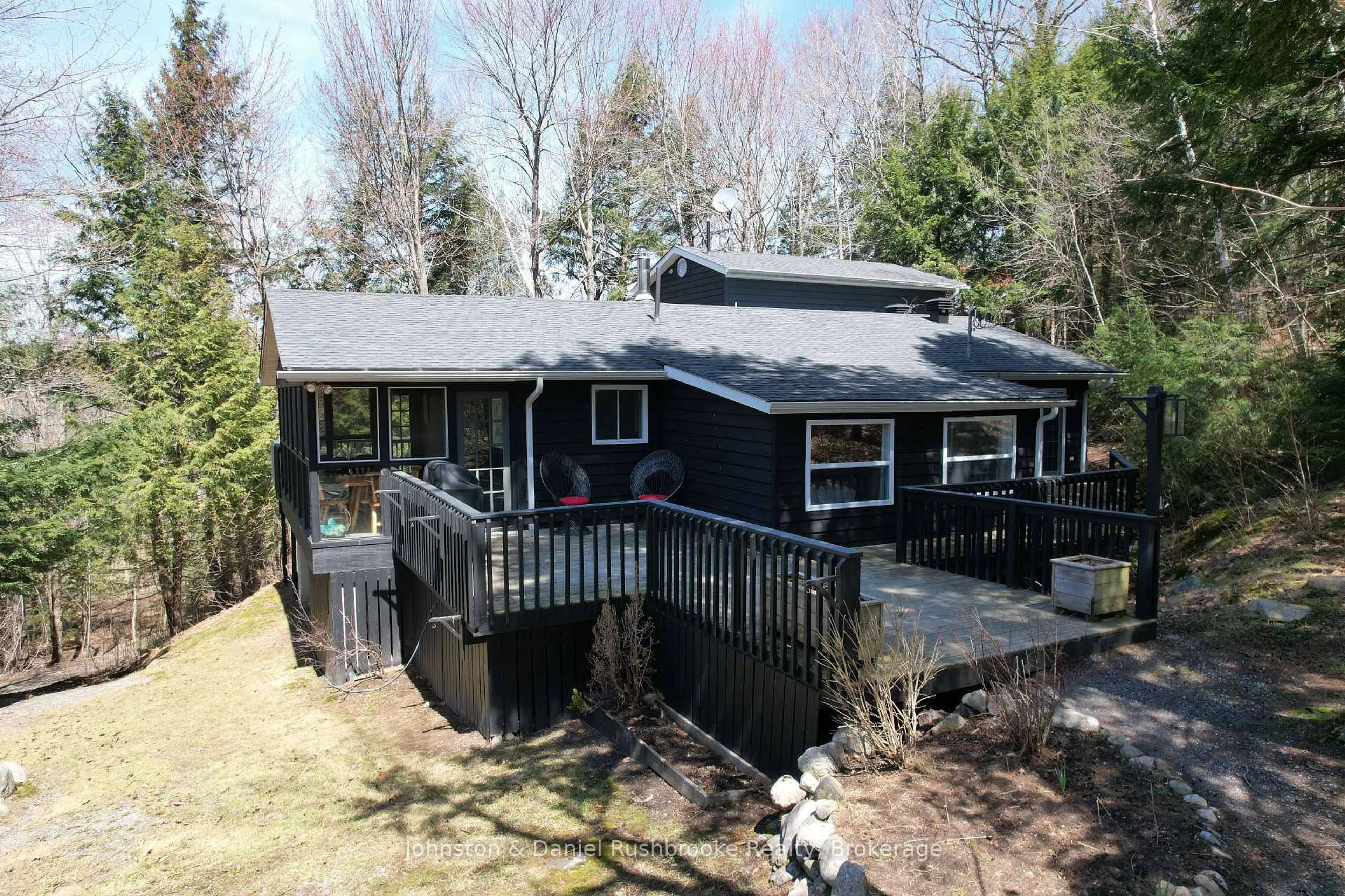 A pic from outside/outdoor area/front of a property/back of a property/a pic from drone, unknown for 26 WOODLAND Dr, Seguin Ontario P0C 1J0