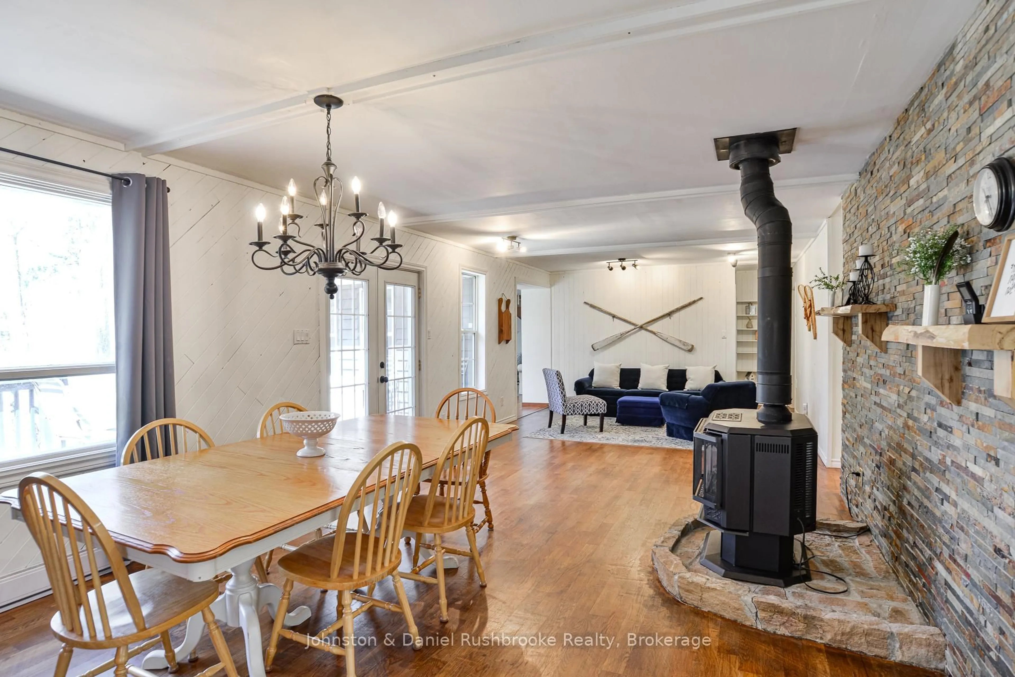 Dining room, unknown for 26 WOODLAND Dr, Seguin Ontario P0C 1J0