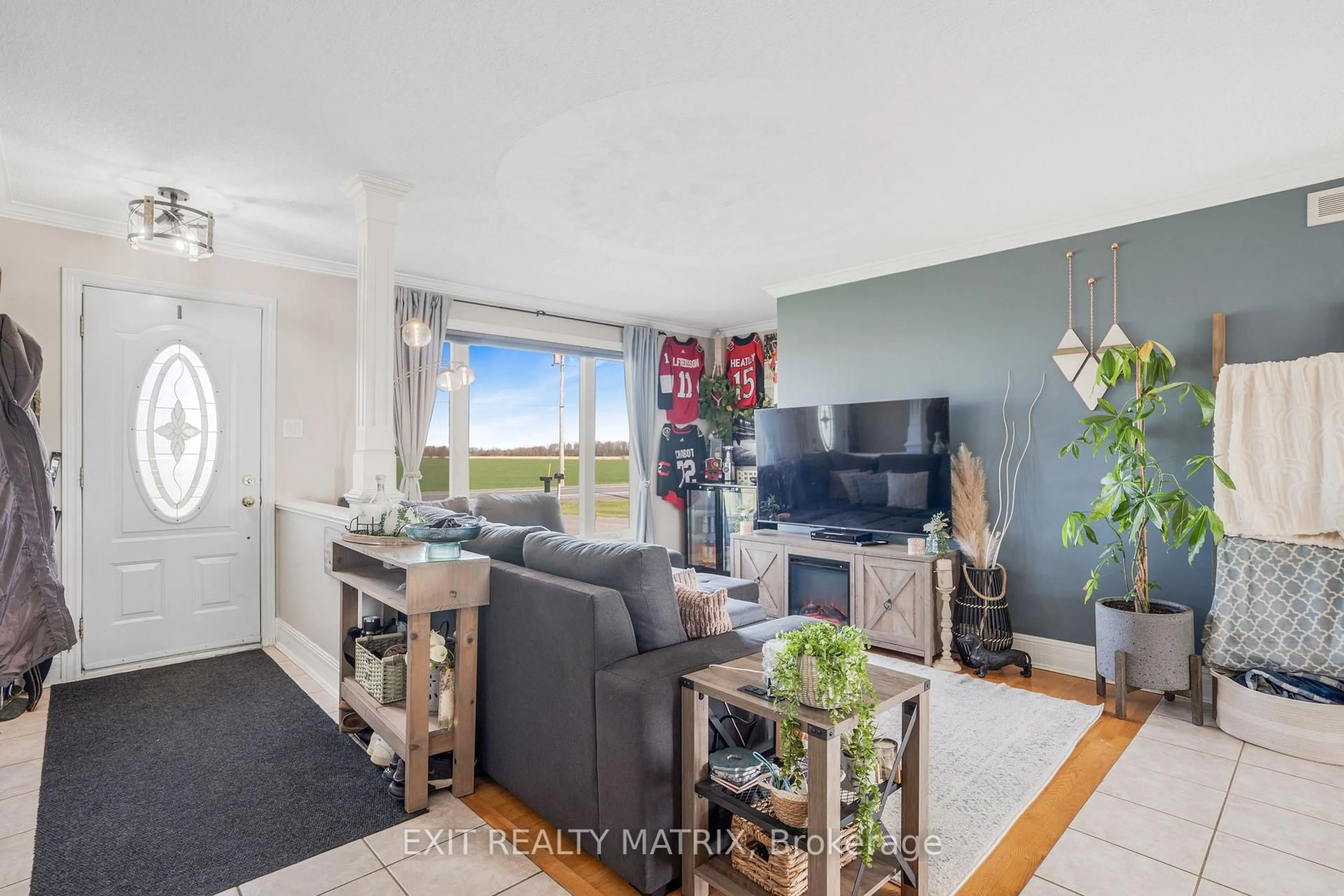 Living room with furniture, unknown for 1688 Ste-Marie Rd, Russell Ontario K0A 1W0