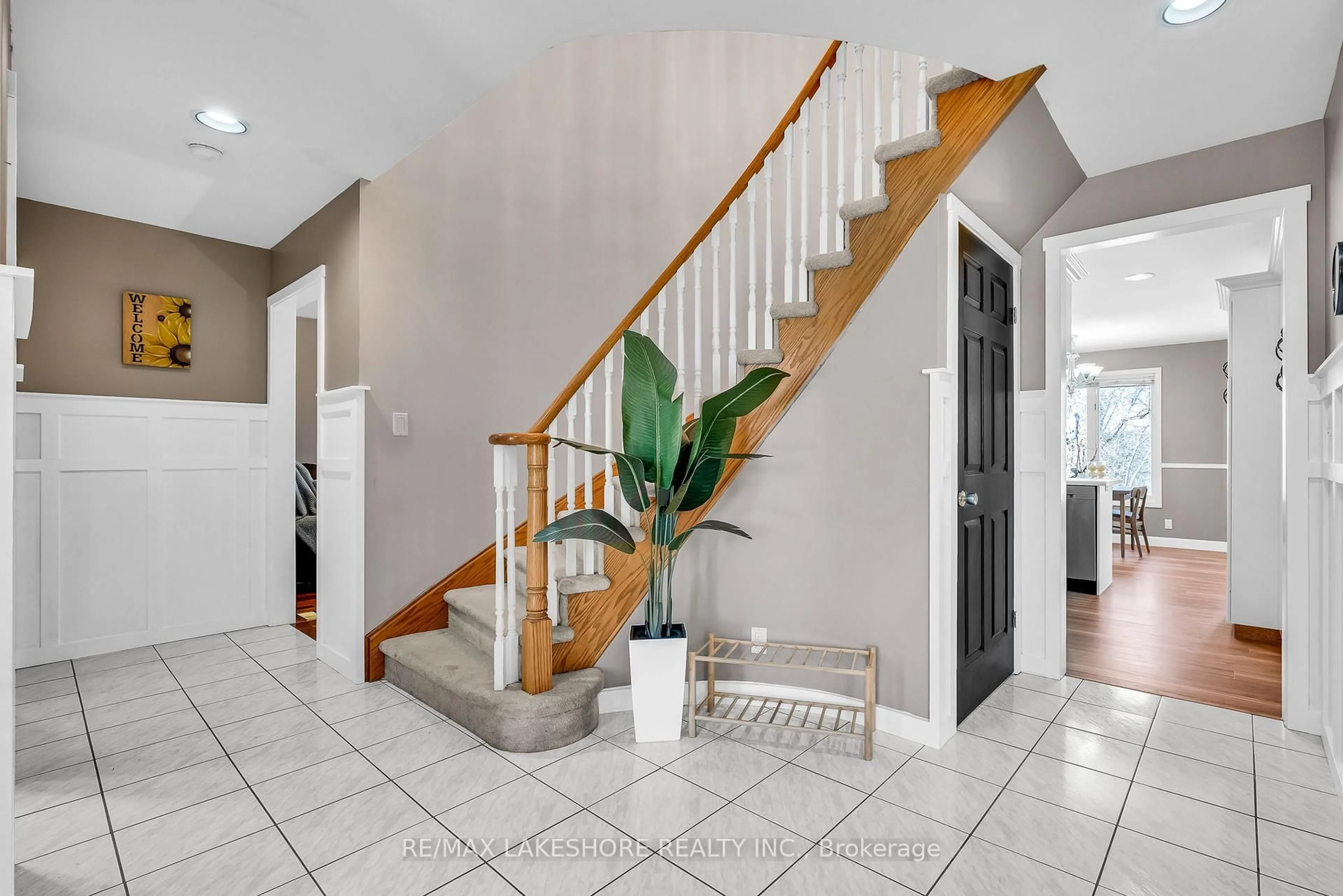 Indoor entryway for 12 Fleming Rd, Quinte West Ontario K8V 6P6