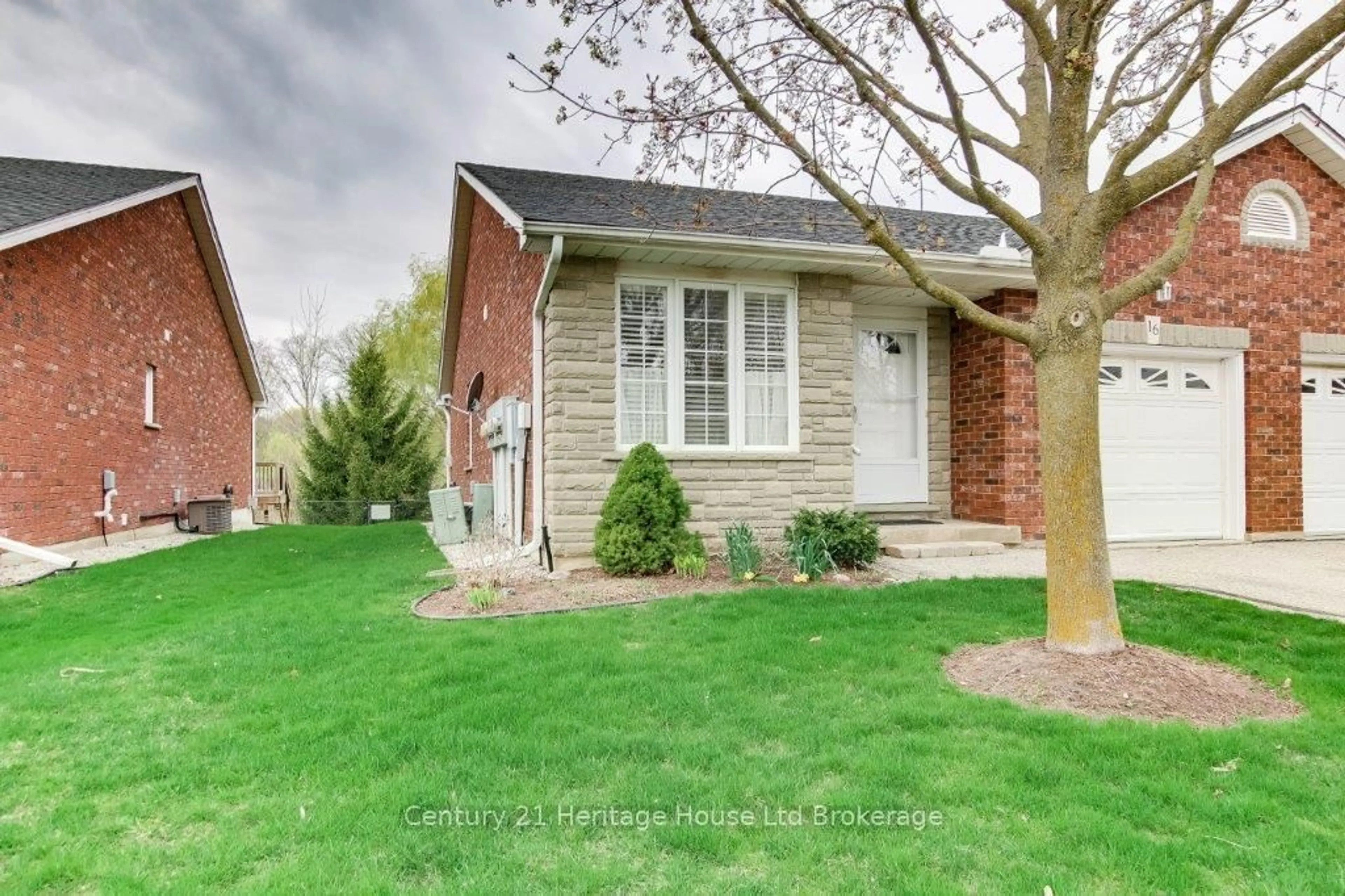 Home with brick exterior material, street for 928 Lorene St #16, Woodstock Ontario N4S 5N8