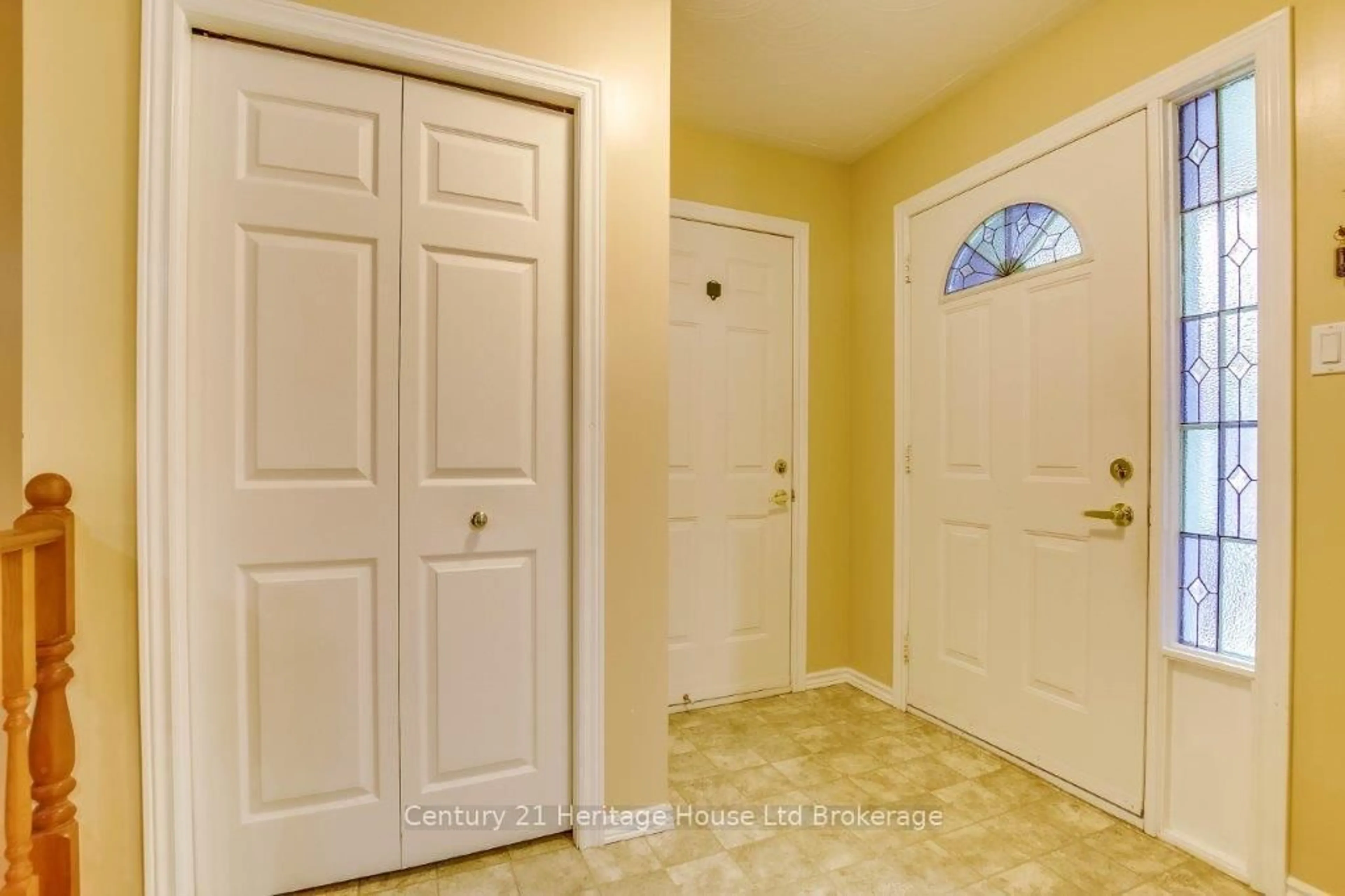 Indoor entryway for 928 Lorene St #16, Woodstock Ontario N4S 5N8