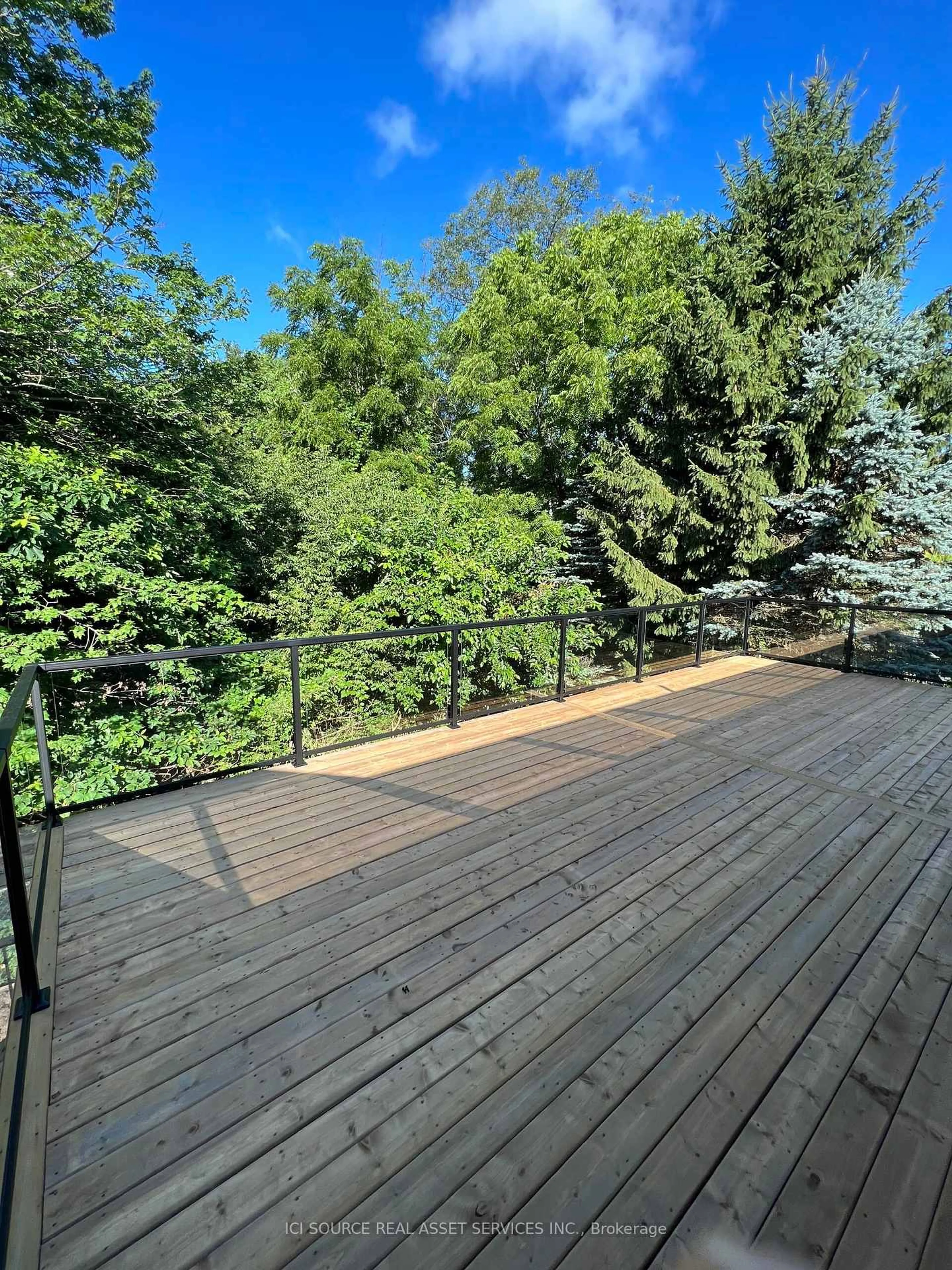 Patio, forest/trees view for 26 Oakridge Blvd, Pelham Ontario L0S 1J0
