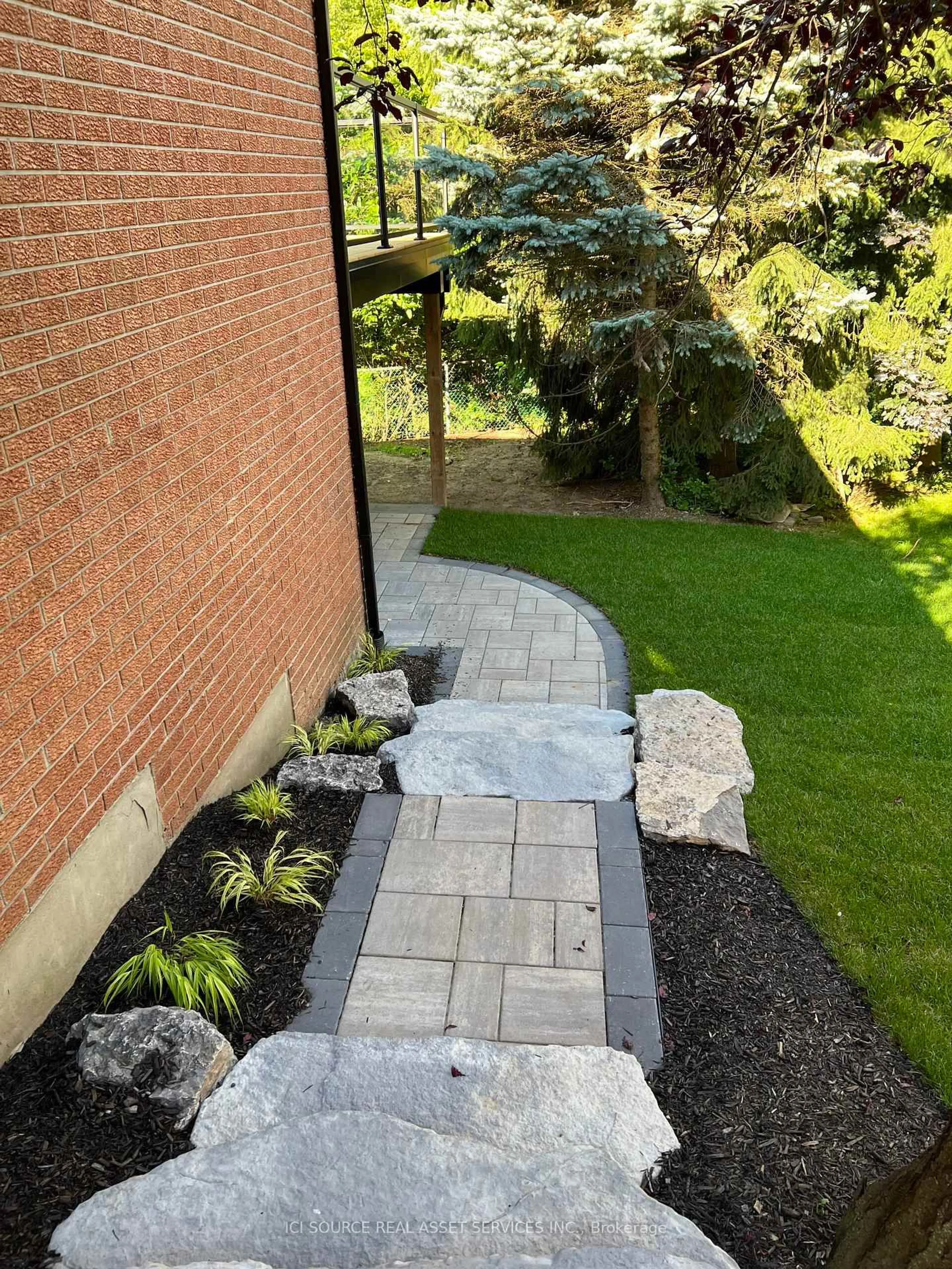 Patio, street for 26 Oakridge Blvd, Pelham Ontario L0S 1J0