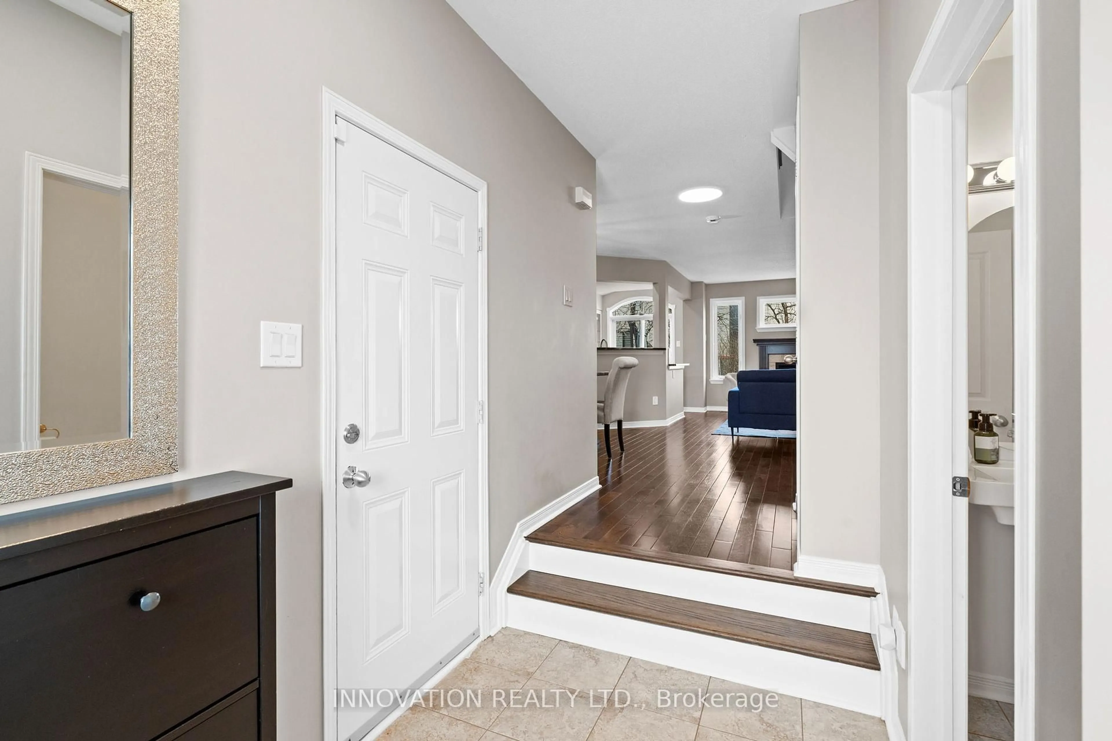 Indoor entryway for 365 Celtic Ridge Cres, Ottawa Ontario K2W 0B6