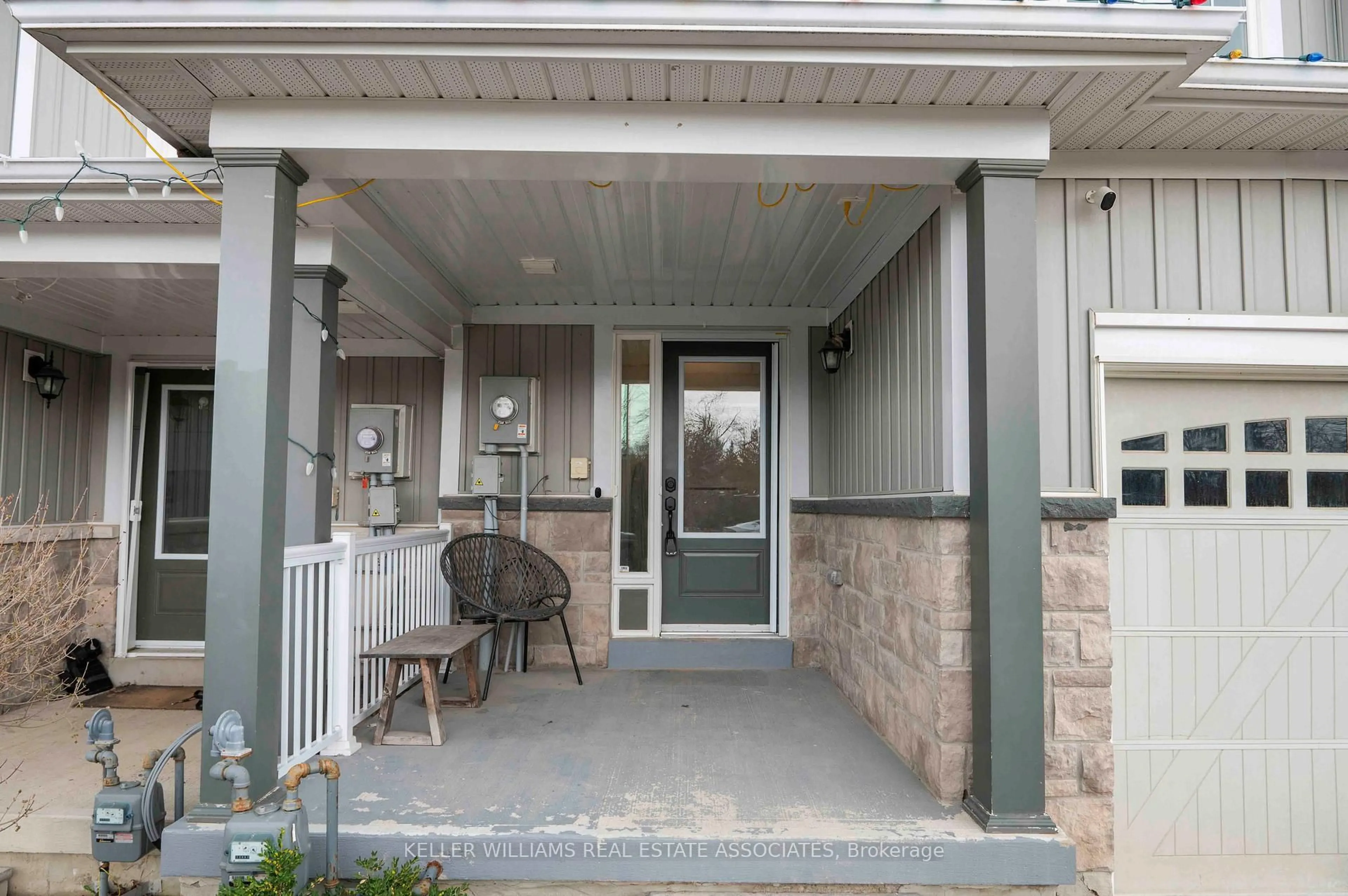 Indoor entryway for 861 Cook Cres, Shelburne Ontario L9V 3V2
