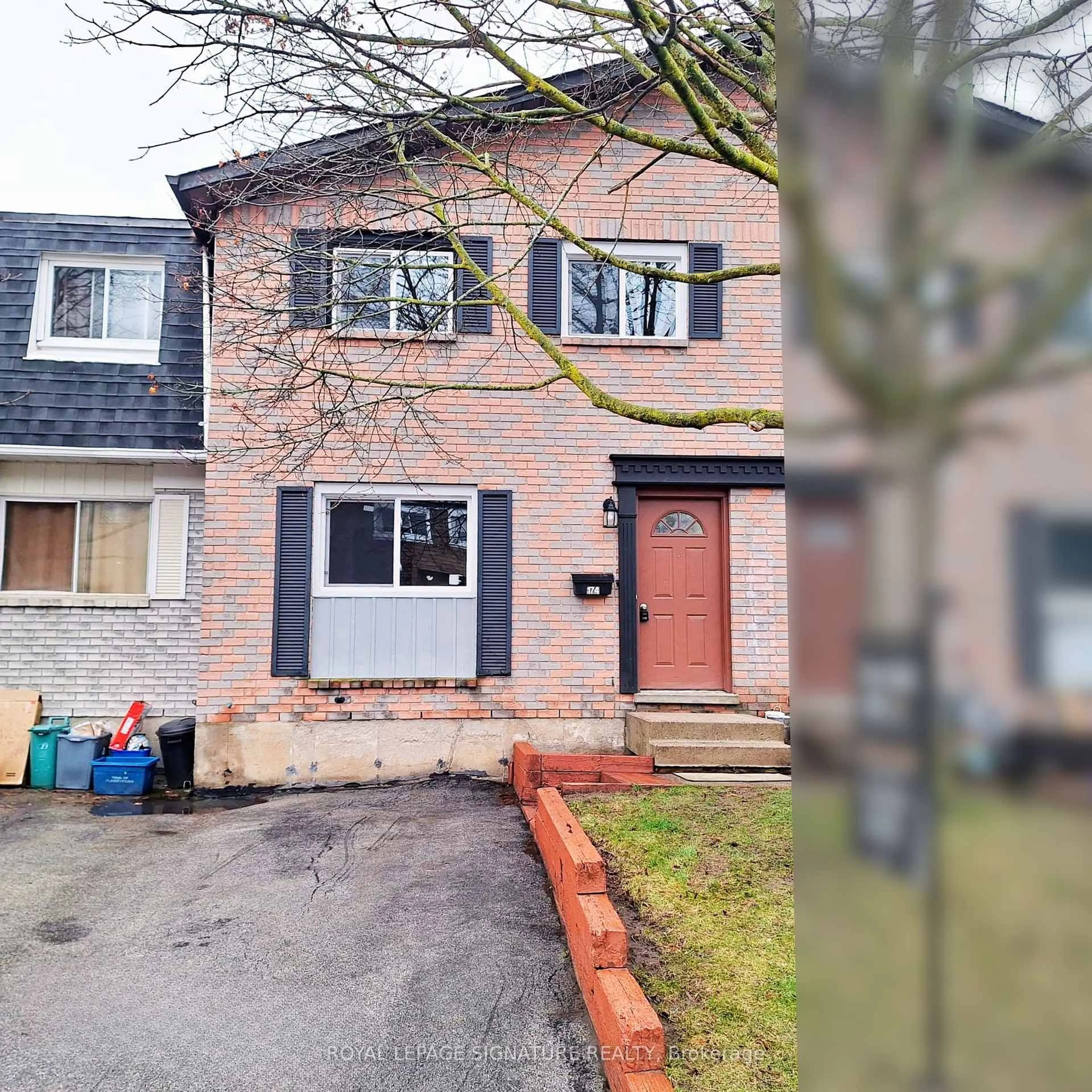 A pic from outside/outdoor area/front of a property/back of a property/a pic from drone, street for 195 Denistoun St #174, Welland Ontario L3C 5G2