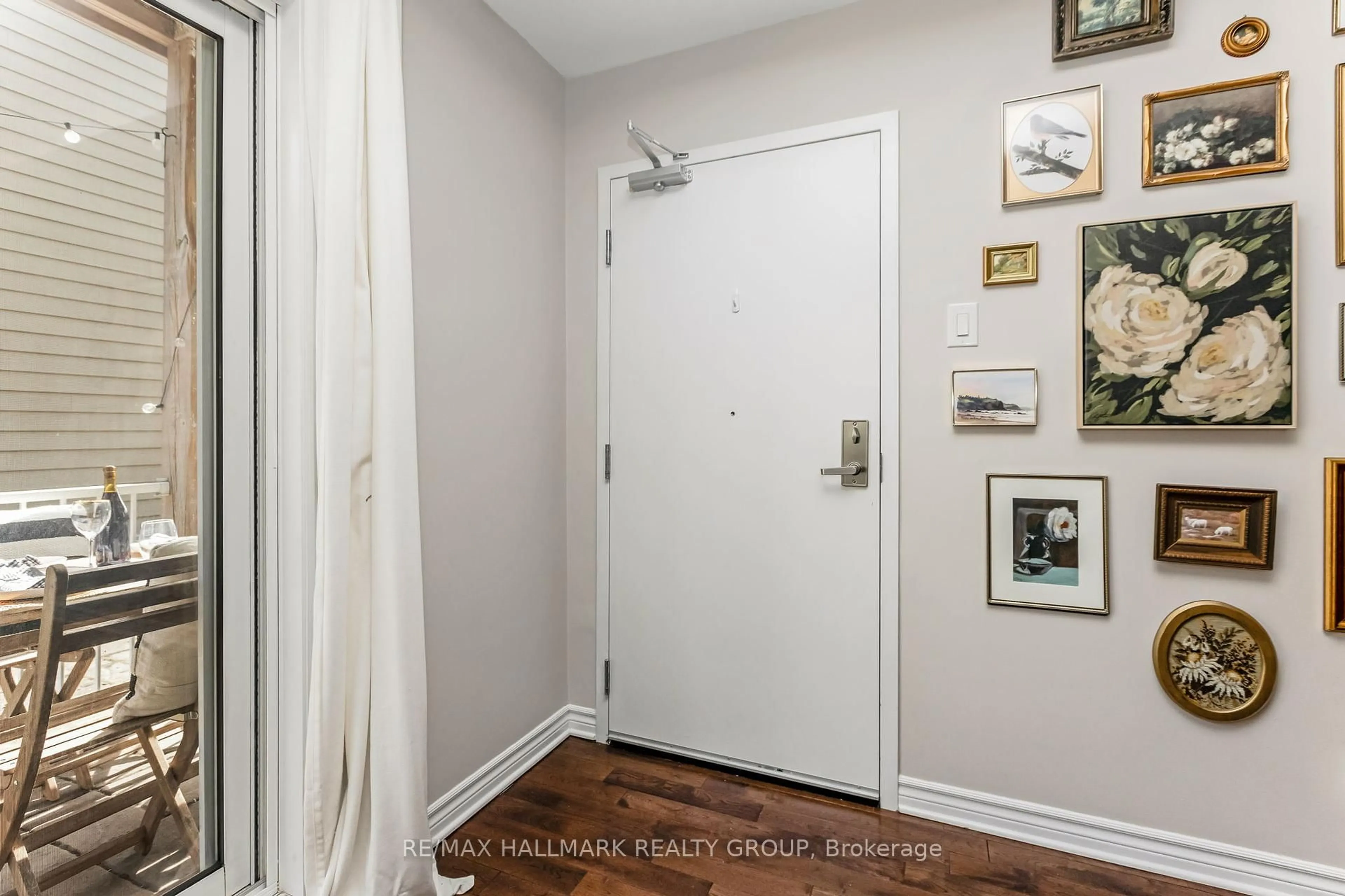 Indoor entryway for 322 Everest Private #C, Ottawa Ontario K1G 4E3
