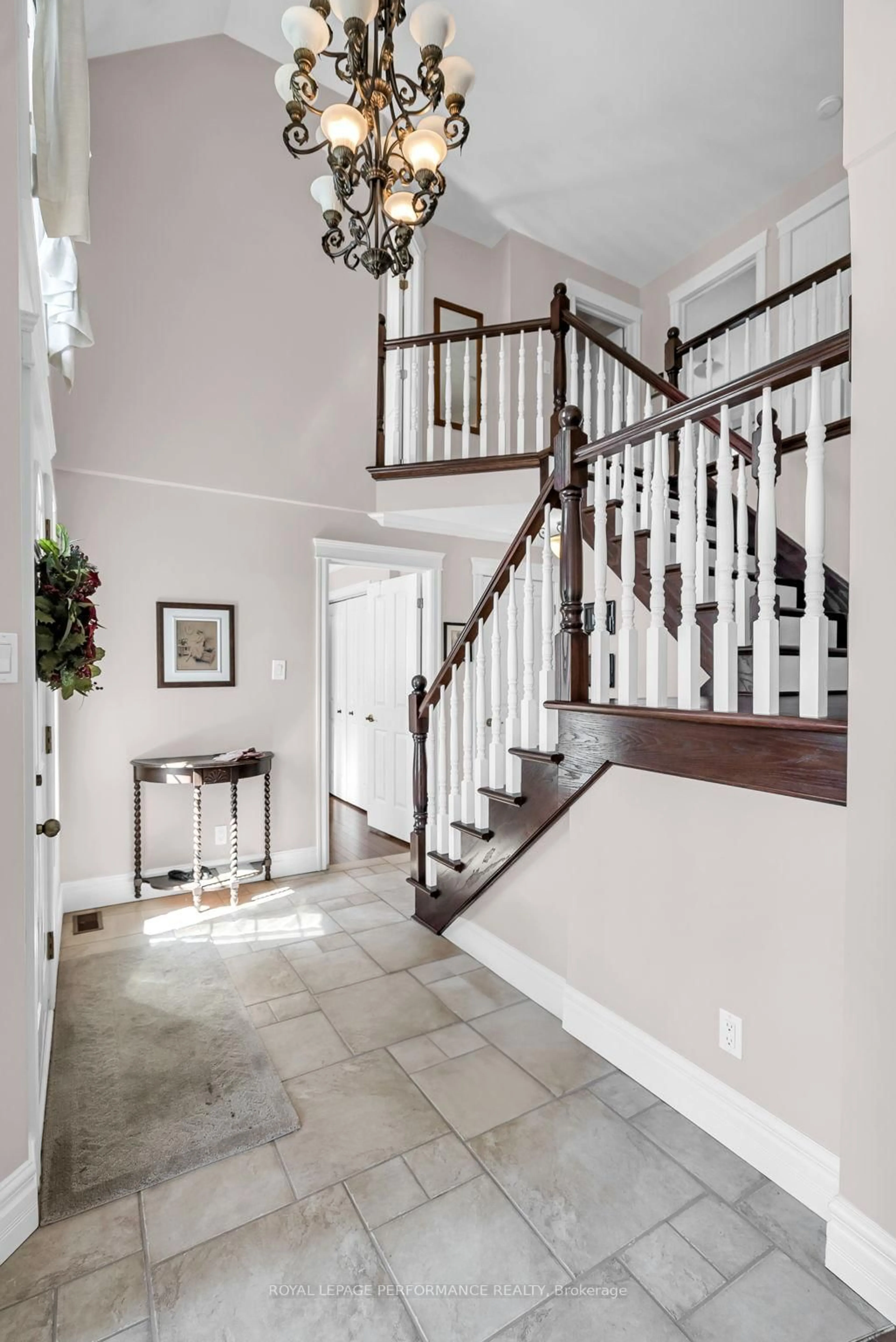 Indoor entryway for 19051 County 18 Rd, South Glengarry Ontario K0C 1S0
