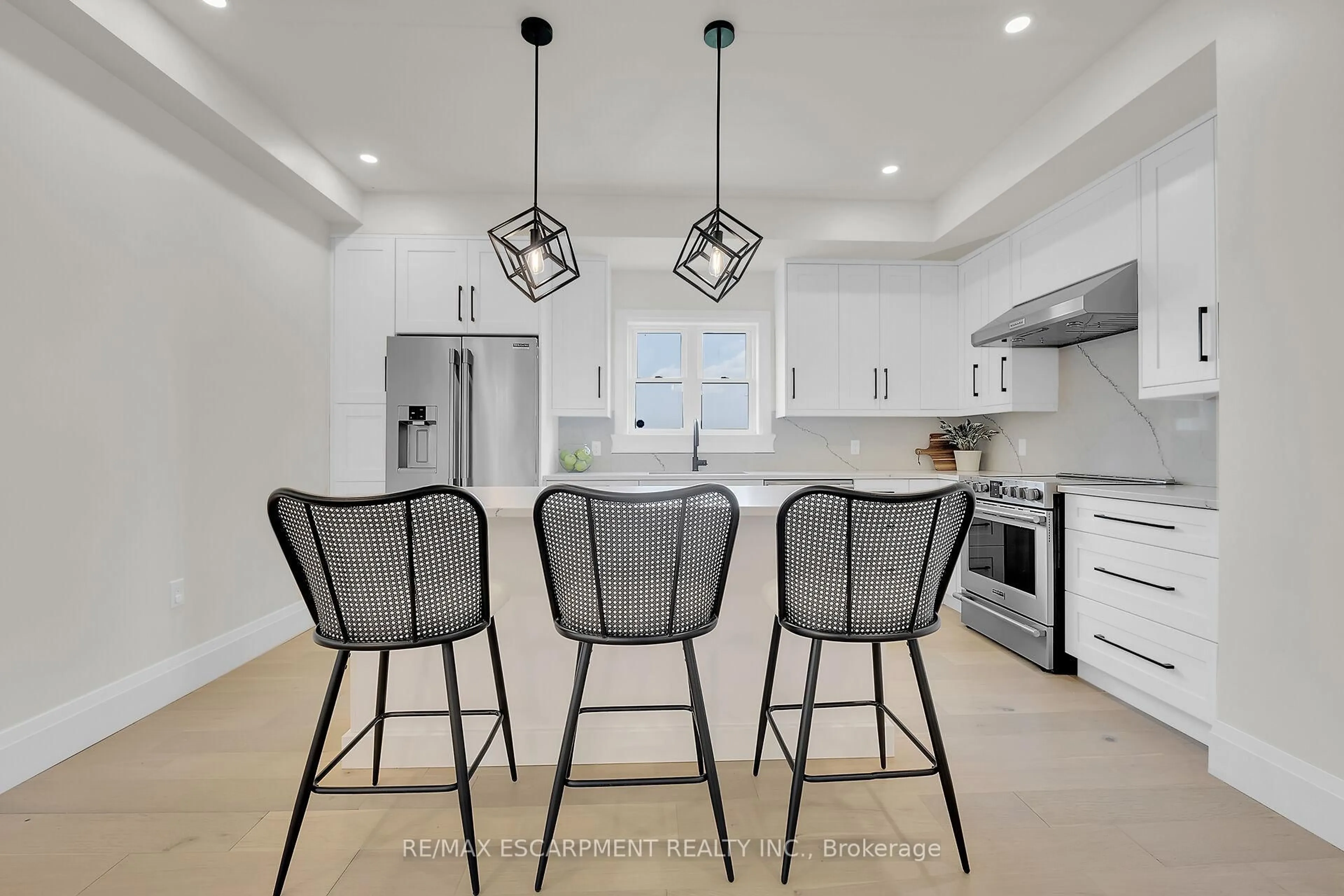 Open concept kitchen, ceramic/tile floor for 8184 Airport Rd, Hamilton Ontario L0R 1W0