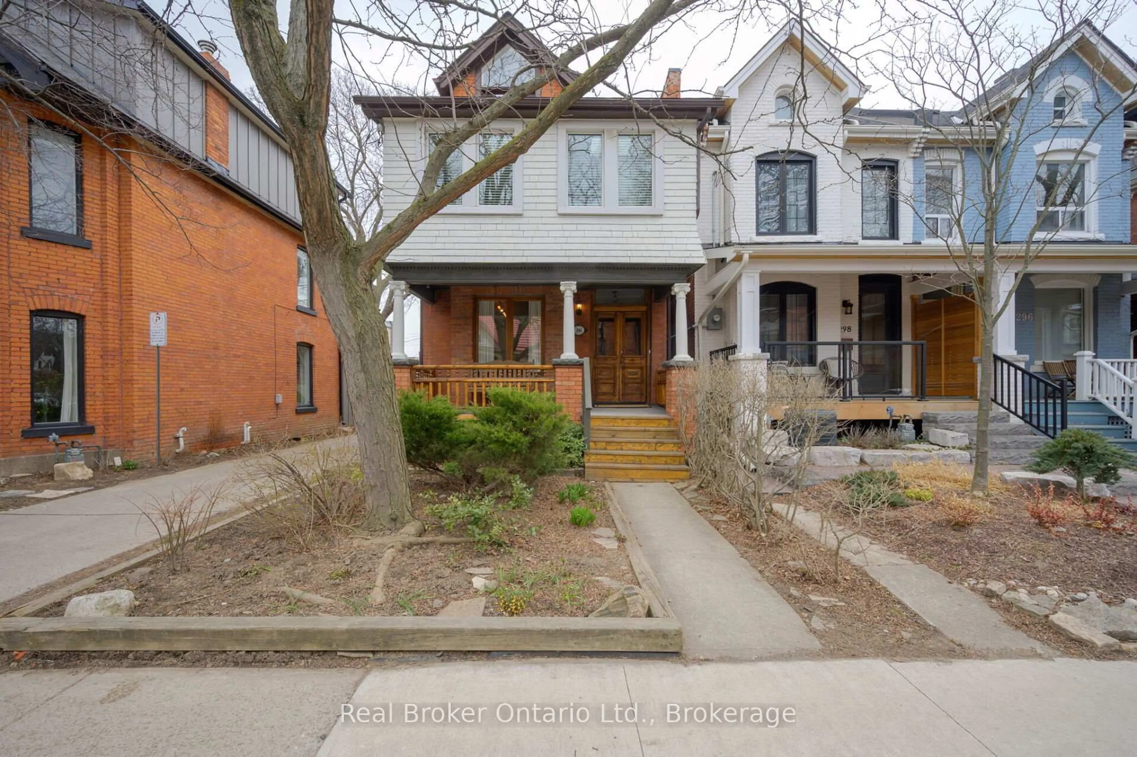 Home with brick exterior material, street for 300 Charlton Ave, Hamilton Ontario L8P 2E5