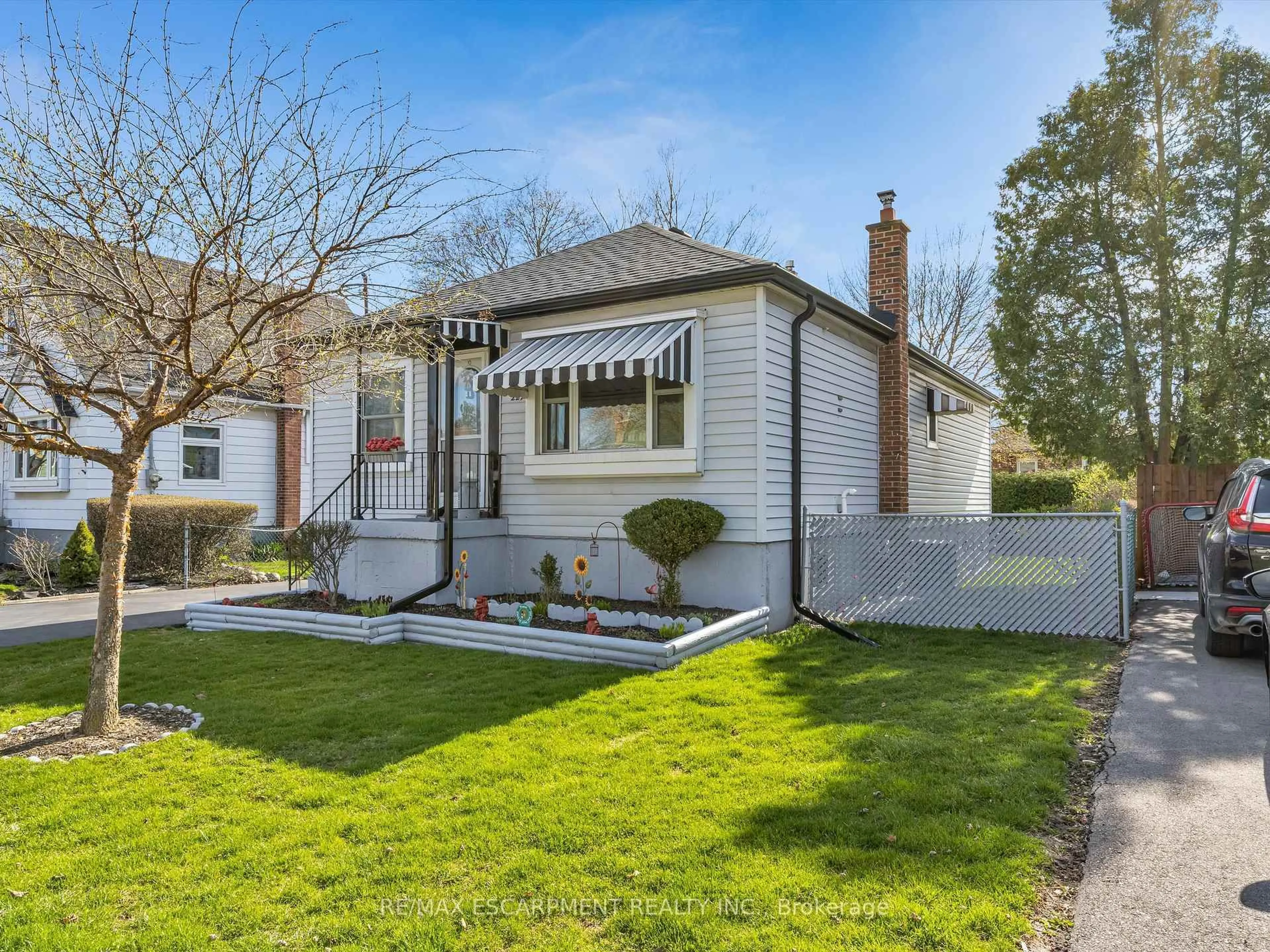 Unknown for 229 East 31st St, Hamilton Ontario L8V 3P6