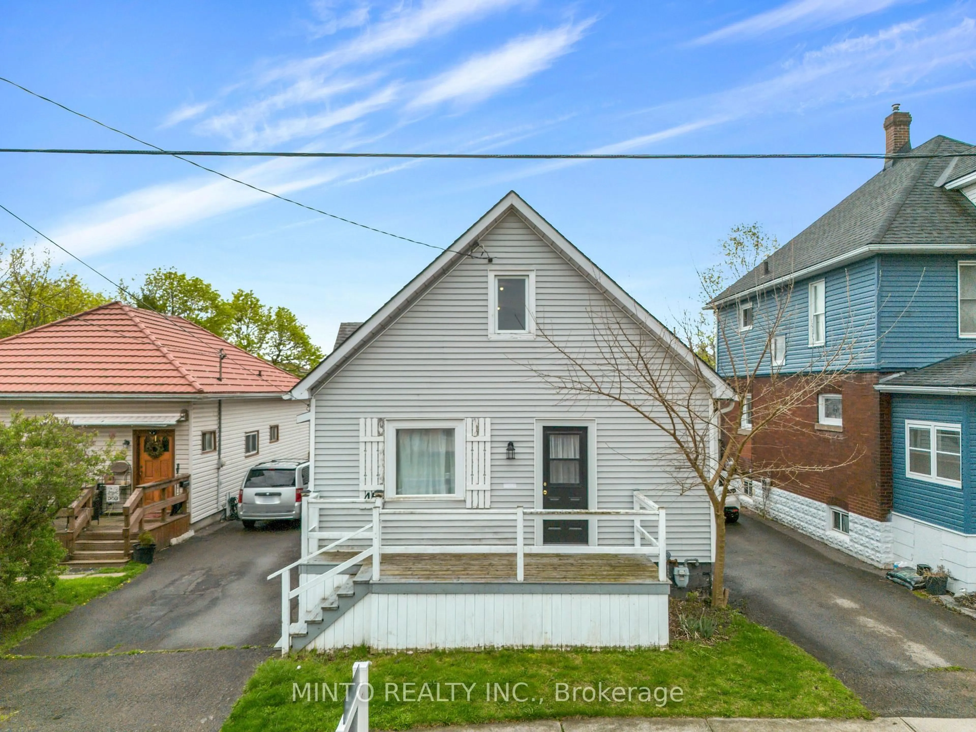 A pic from outside/outdoor area/front of a property/back of a property/a pic from drone, street for 45 PHIPPS St, Fort Erie Ontario L2A 2V3