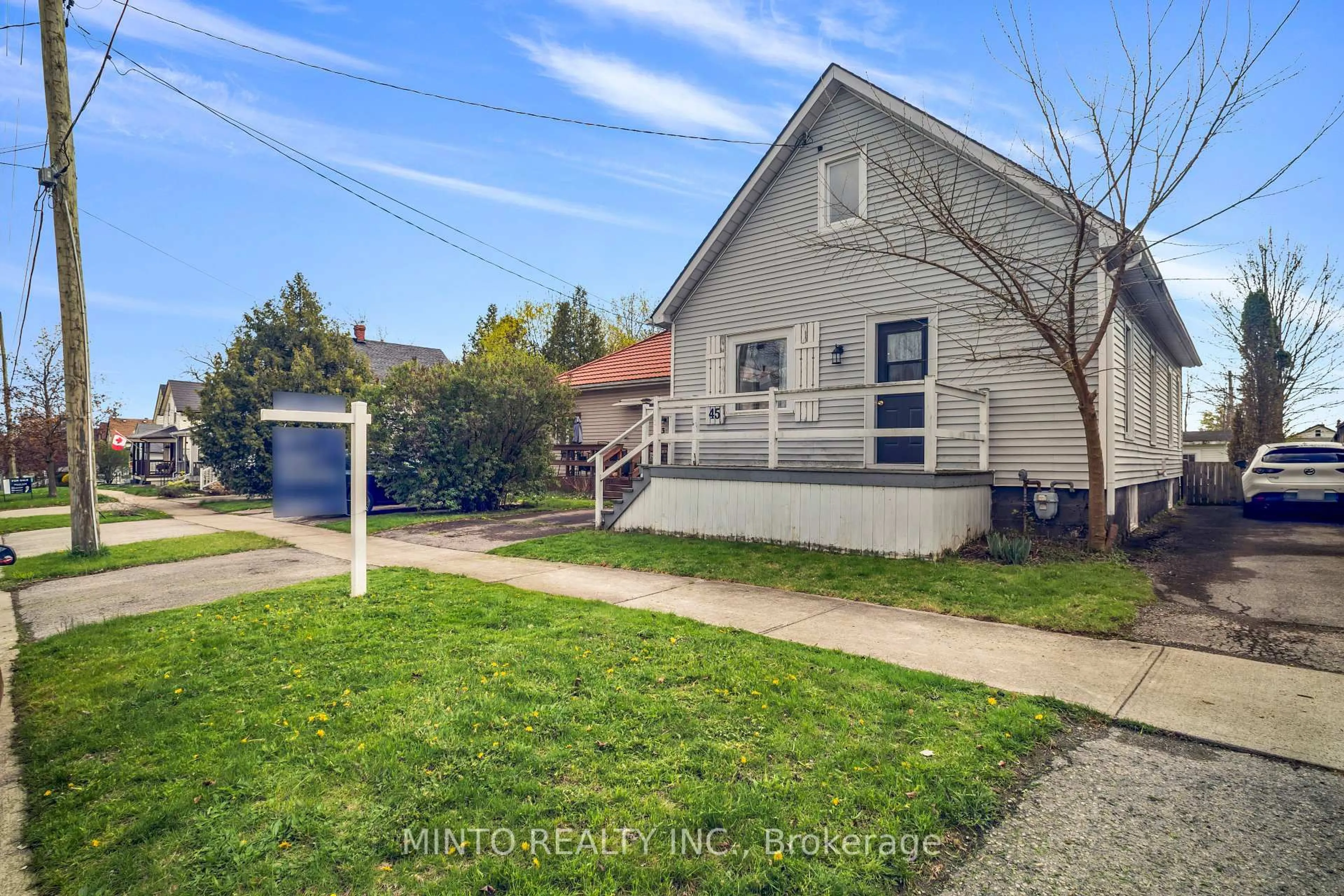 A pic from outside/outdoor area/front of a property/back of a property/a pic from drone, street for 45 PHIPPS St, Fort Erie Ontario L2A 2V3