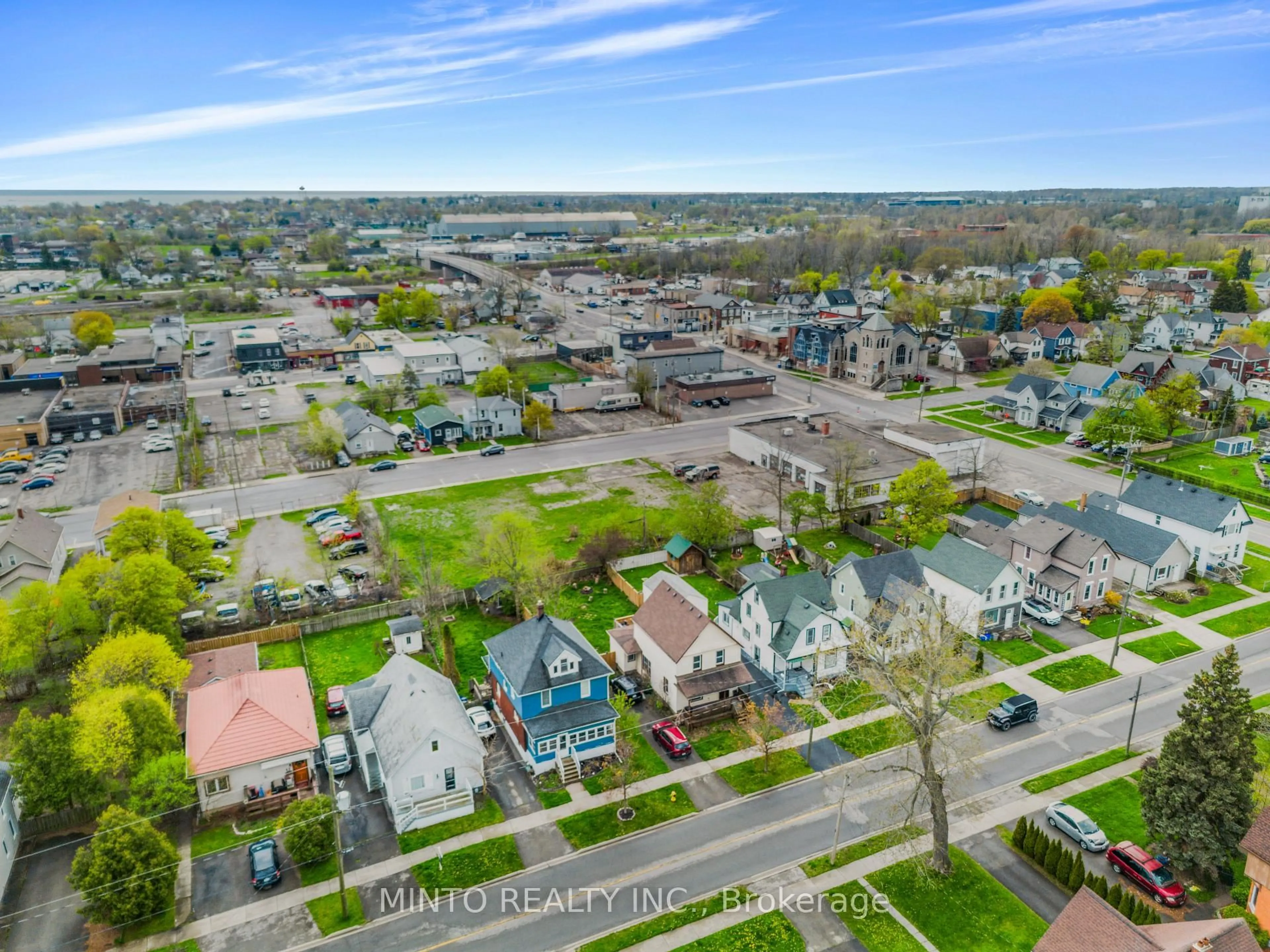 A pic from outside/outdoor area/front of a property/back of a property/a pic from drone, street for 45 PHIPPS St, Fort Erie Ontario L2A 2V3