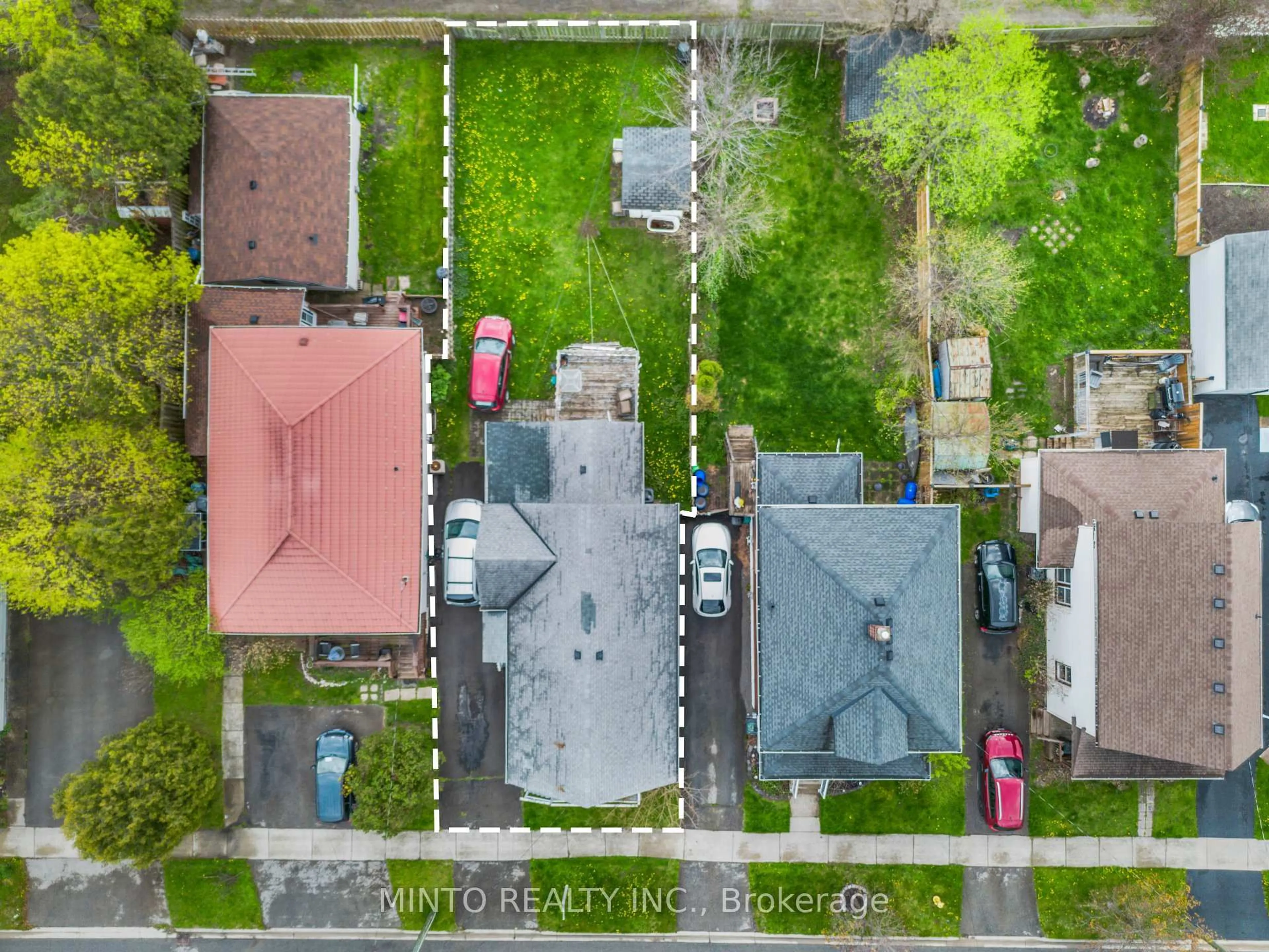 A pic from outside/outdoor area/front of a property/back of a property/a pic from drone, street for 45 PHIPPS St, Fort Erie Ontario L2A 2V3