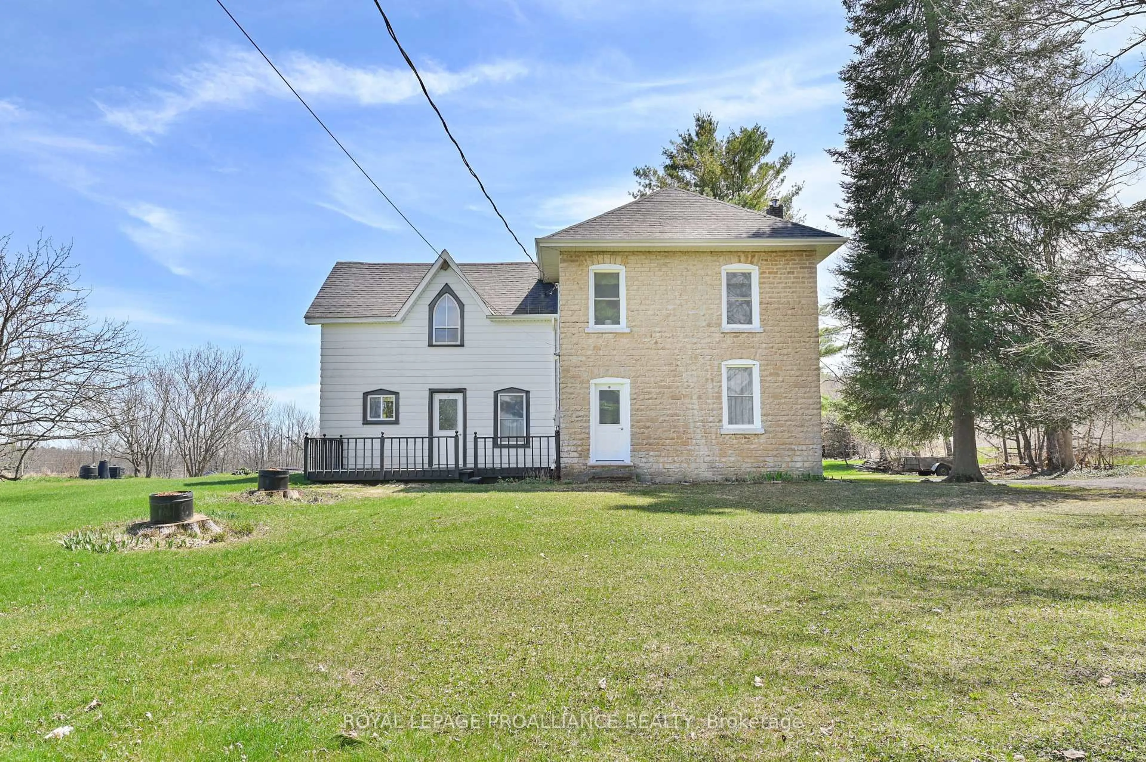 A pic from outside/outdoor area/front of a property/back of a property/a pic from drone, unknown for 39 Palmateer Rd, Tweed Ontario K0K 3J0