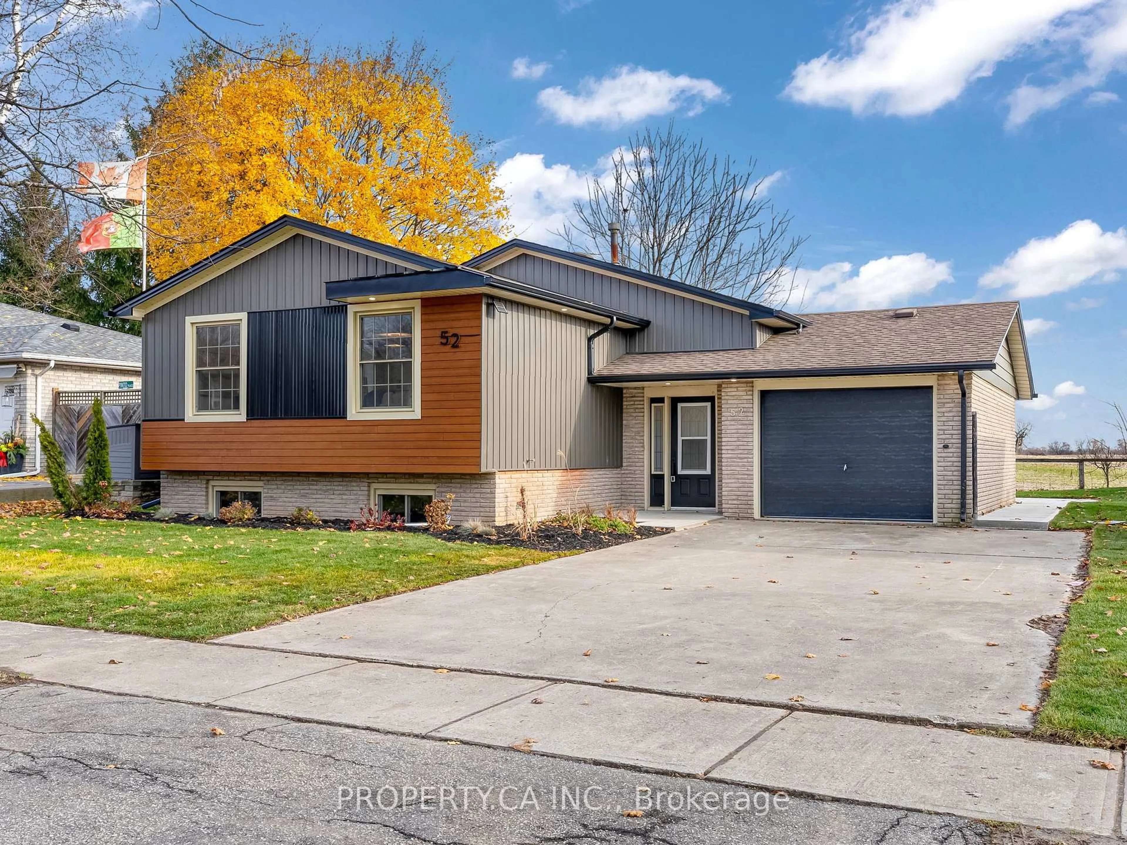 Home with vinyl exterior material, street for 52 Fieldgate Dr, Brantford Ontario N3P 1H4