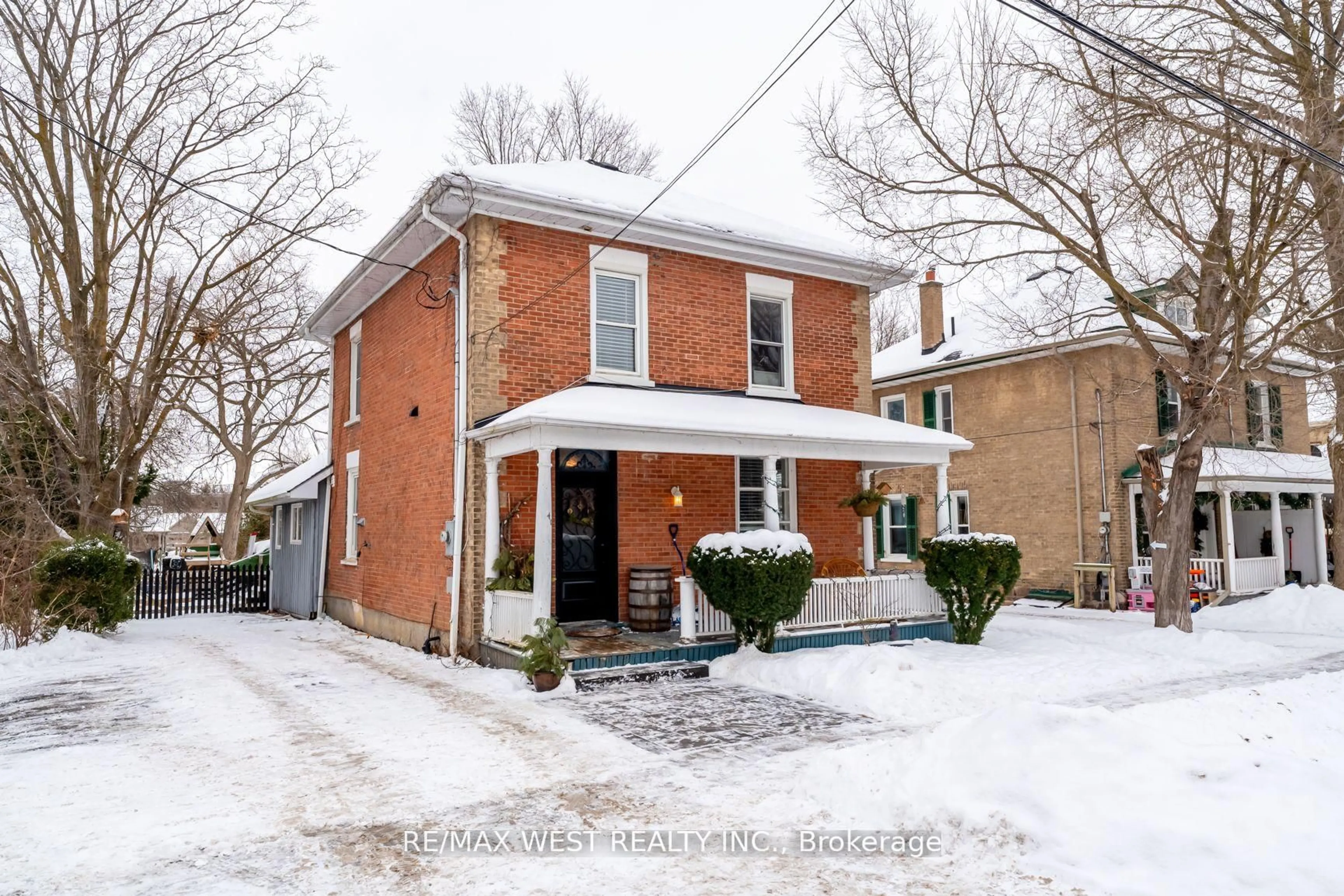 Home with brick exterior material, street for 40 Regent St, Selwyn Ontario K0L 2H0