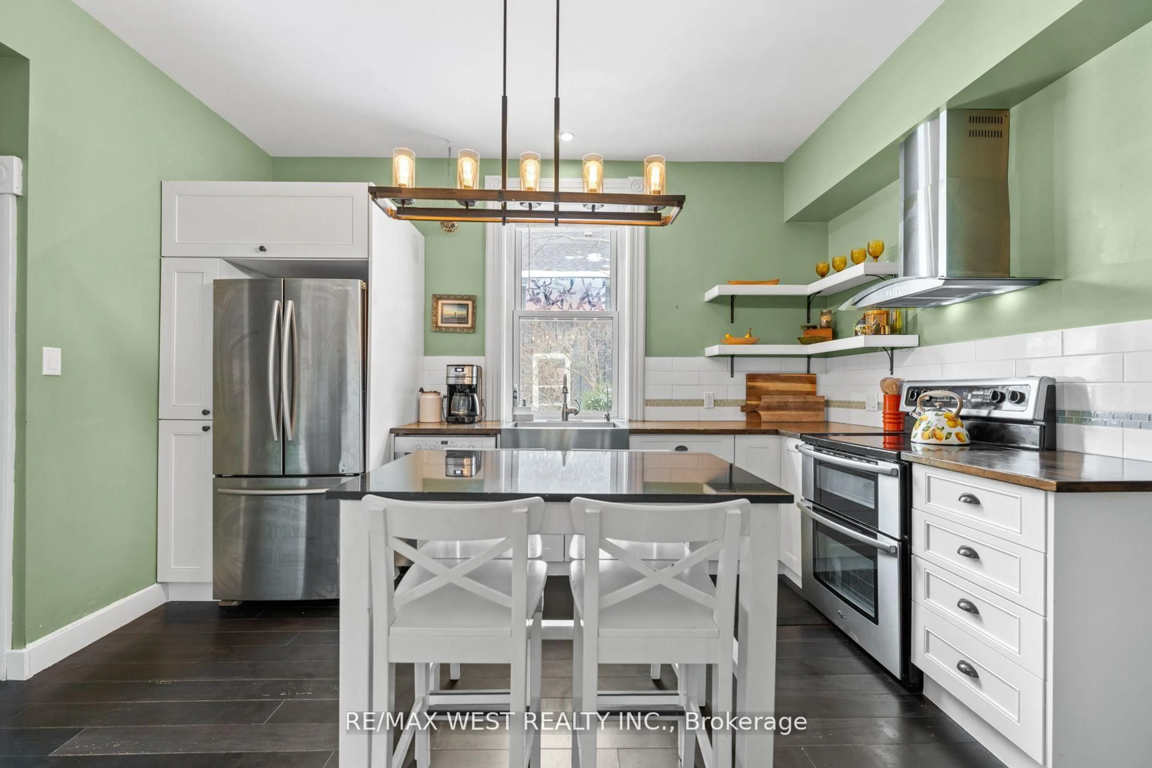 Open concept kitchen, ceramic/tile floor for 40 Regent St, Selwyn Ontario K0L 2H0