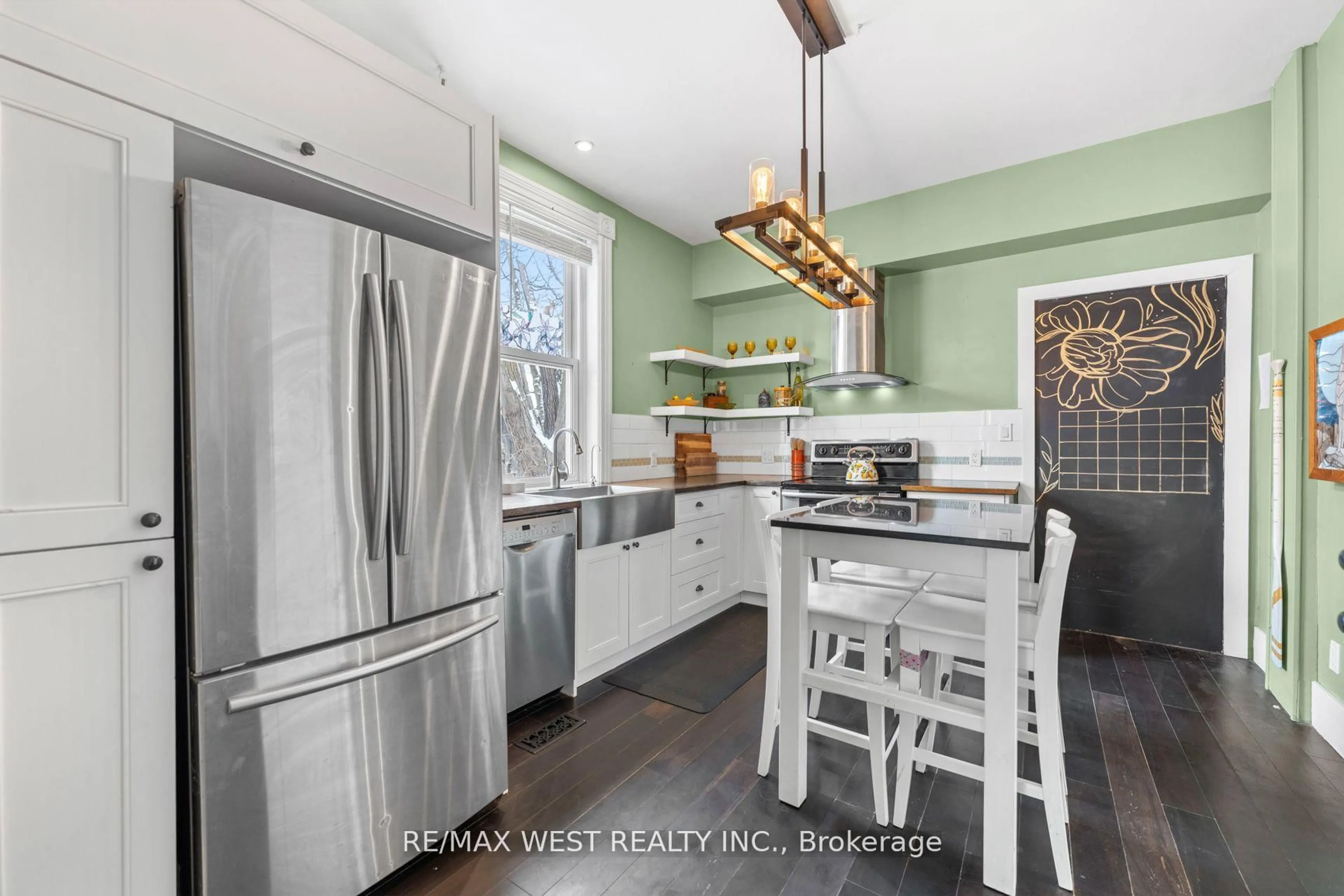 Open concept kitchen, ceramic/tile floor for 40 Regent St, Selwyn Ontario K0L 2H0