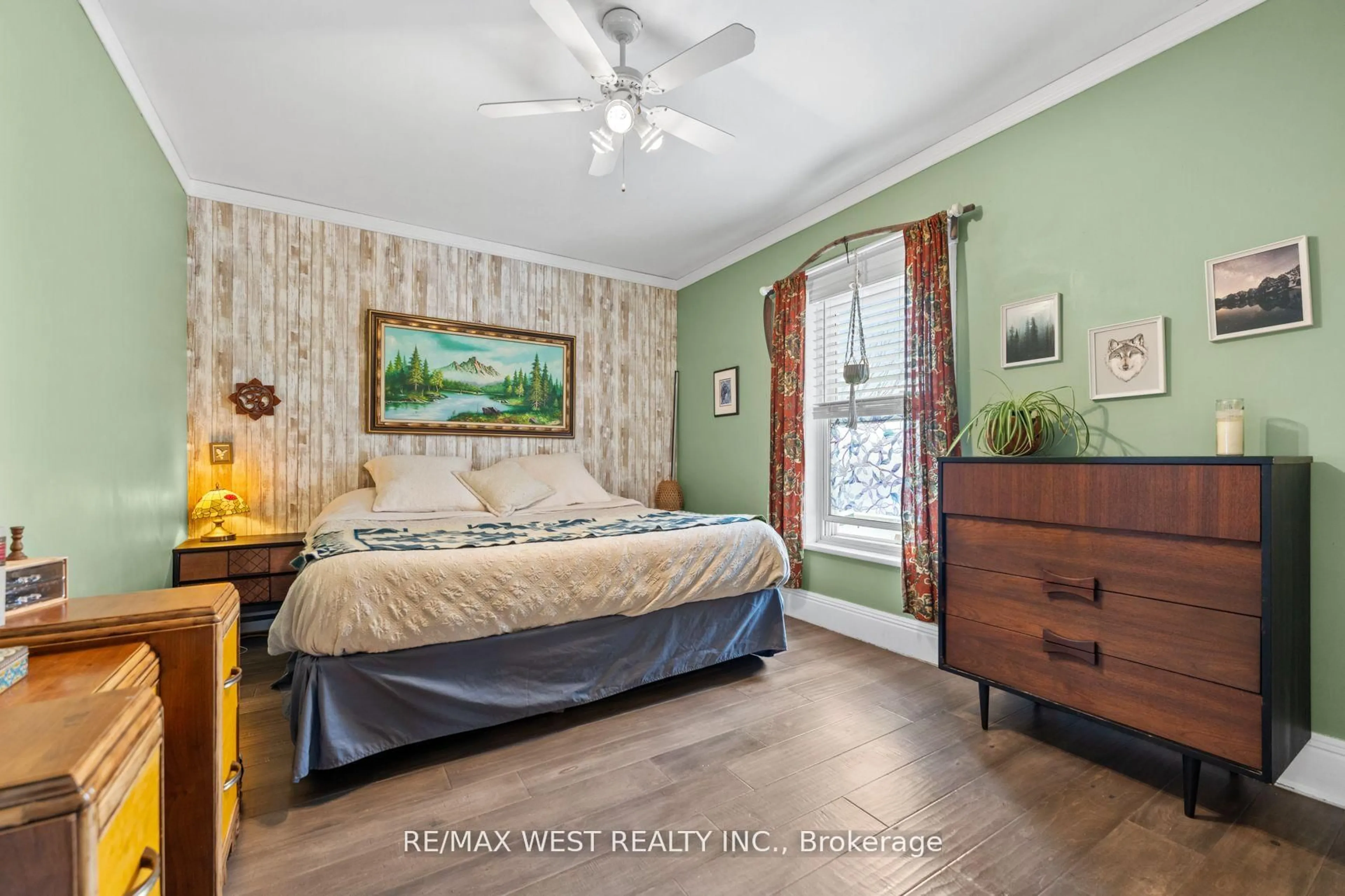 Bedroom with bed, wood/laminate floor for 40 Regent St, Selwyn Ontario K0L 2H0