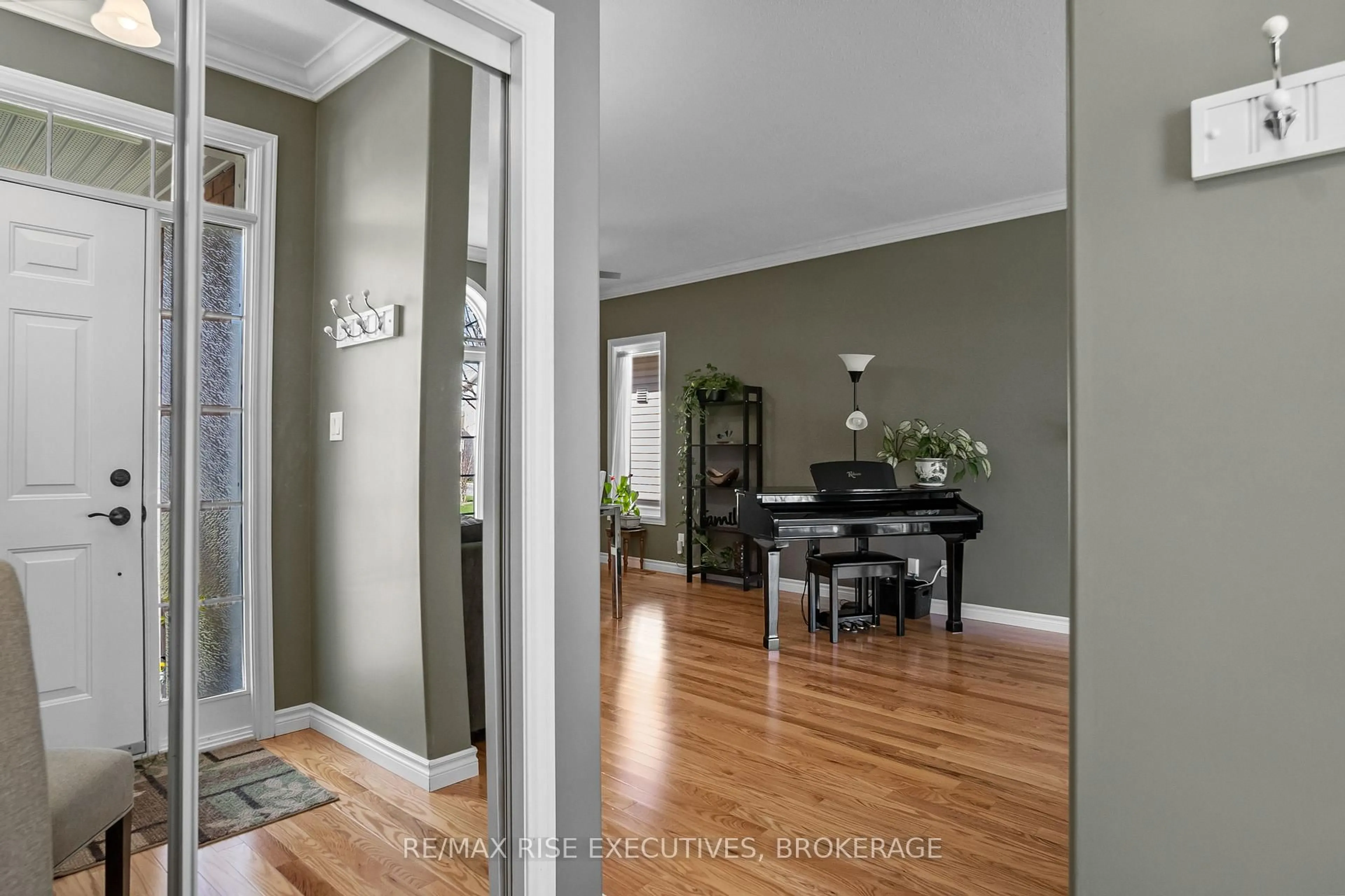 Indoor entryway for 421 COOKE Cres, Kingston Ontario K7P 3J5