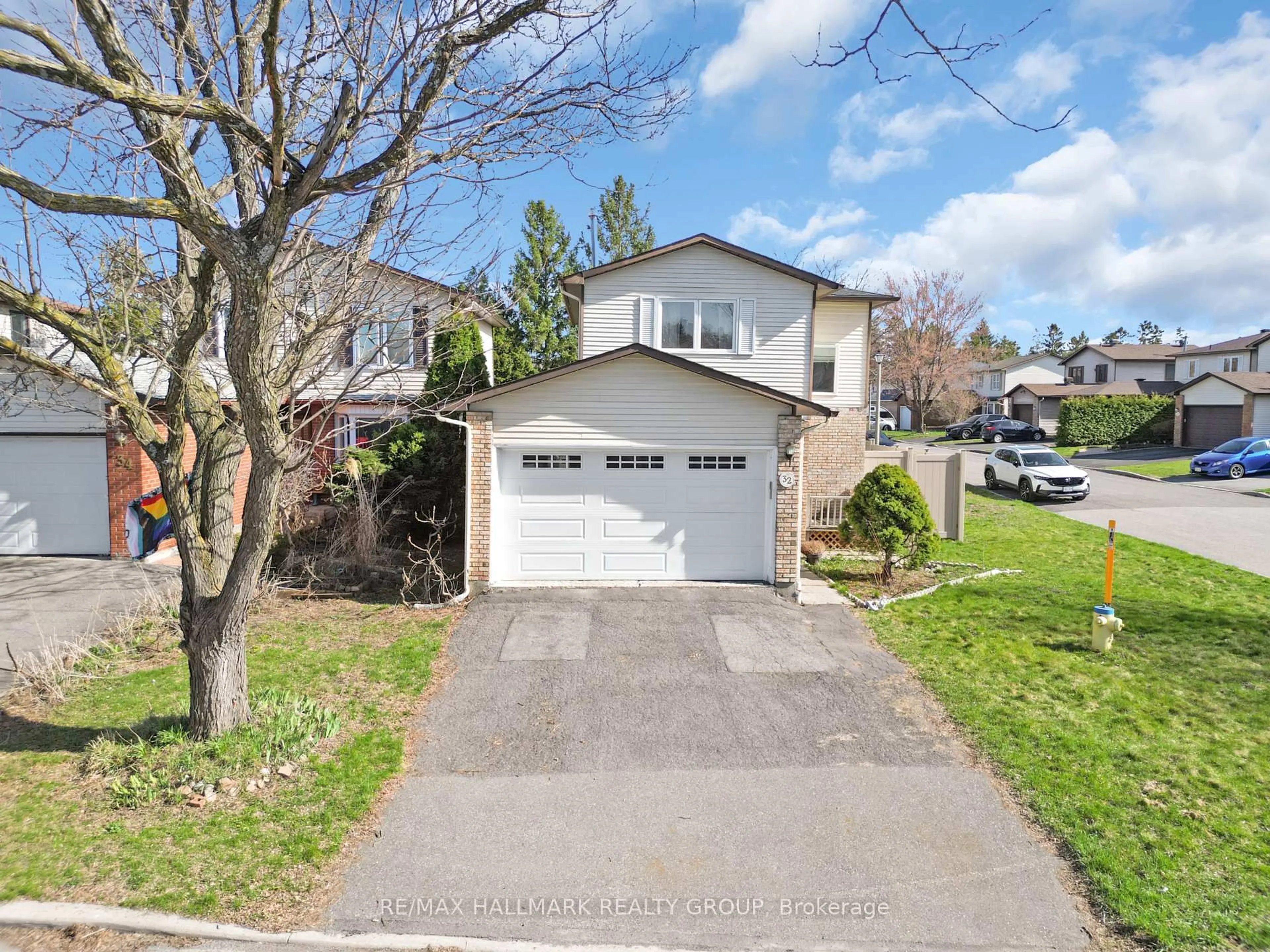 Unknown for 32 Brando Cres, Ottawa Ontario K1T 2E3