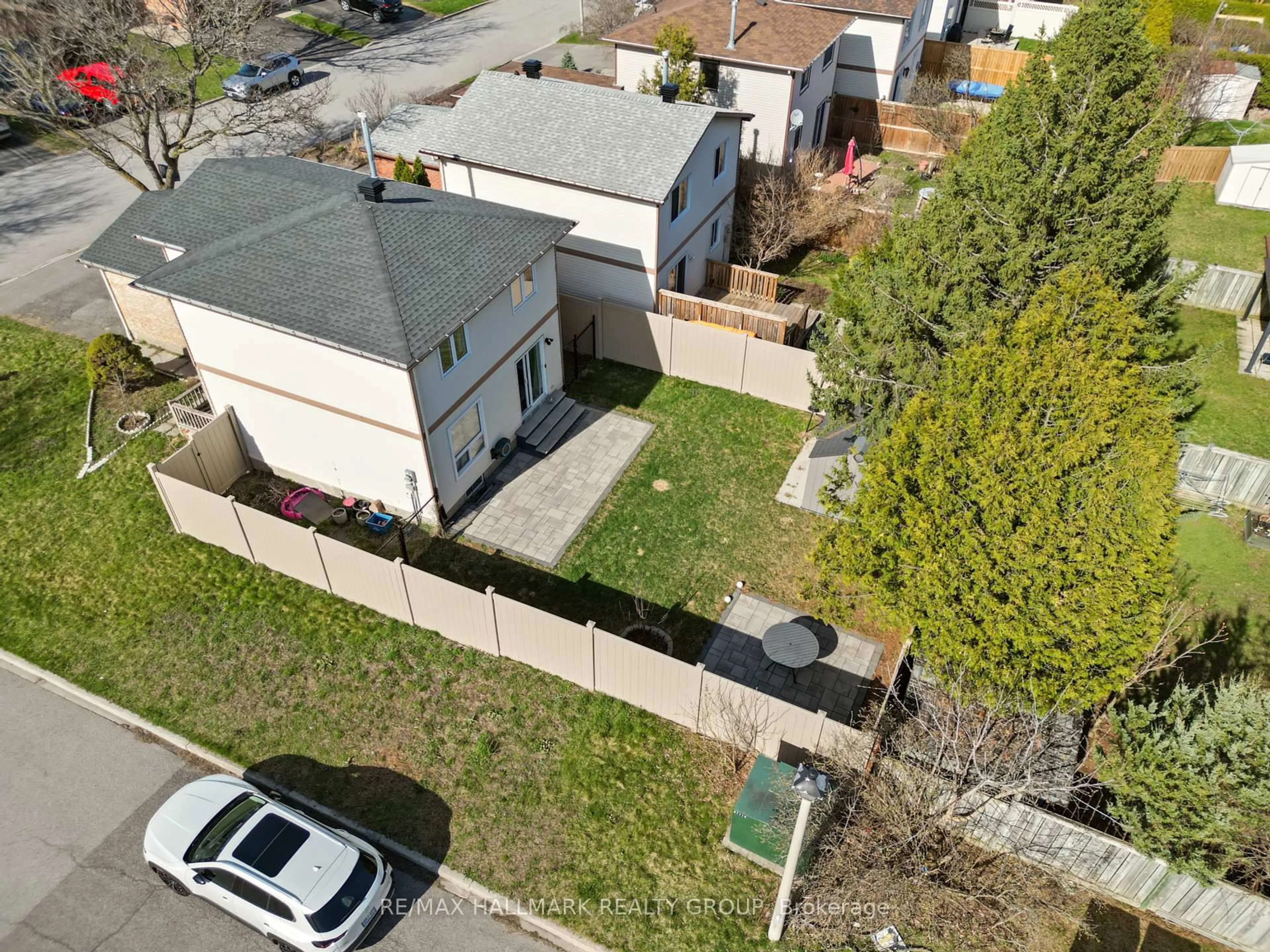 A pic from outside/outdoor area/front of a property/back of a property/a pic from drone, street for 32 Brando Cres, Ottawa Ontario K1T 2E3