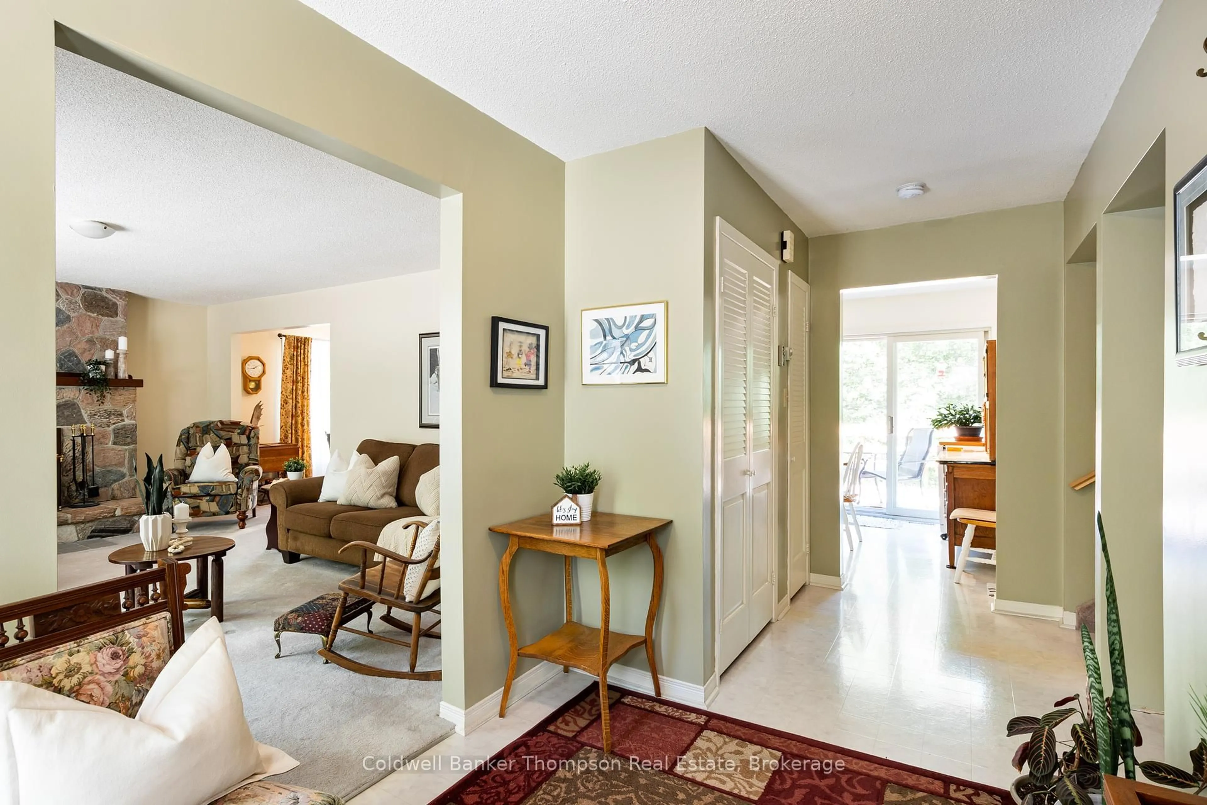 Indoor foyer for 270 Garage Rd, Armour Ontario P0A 1C0