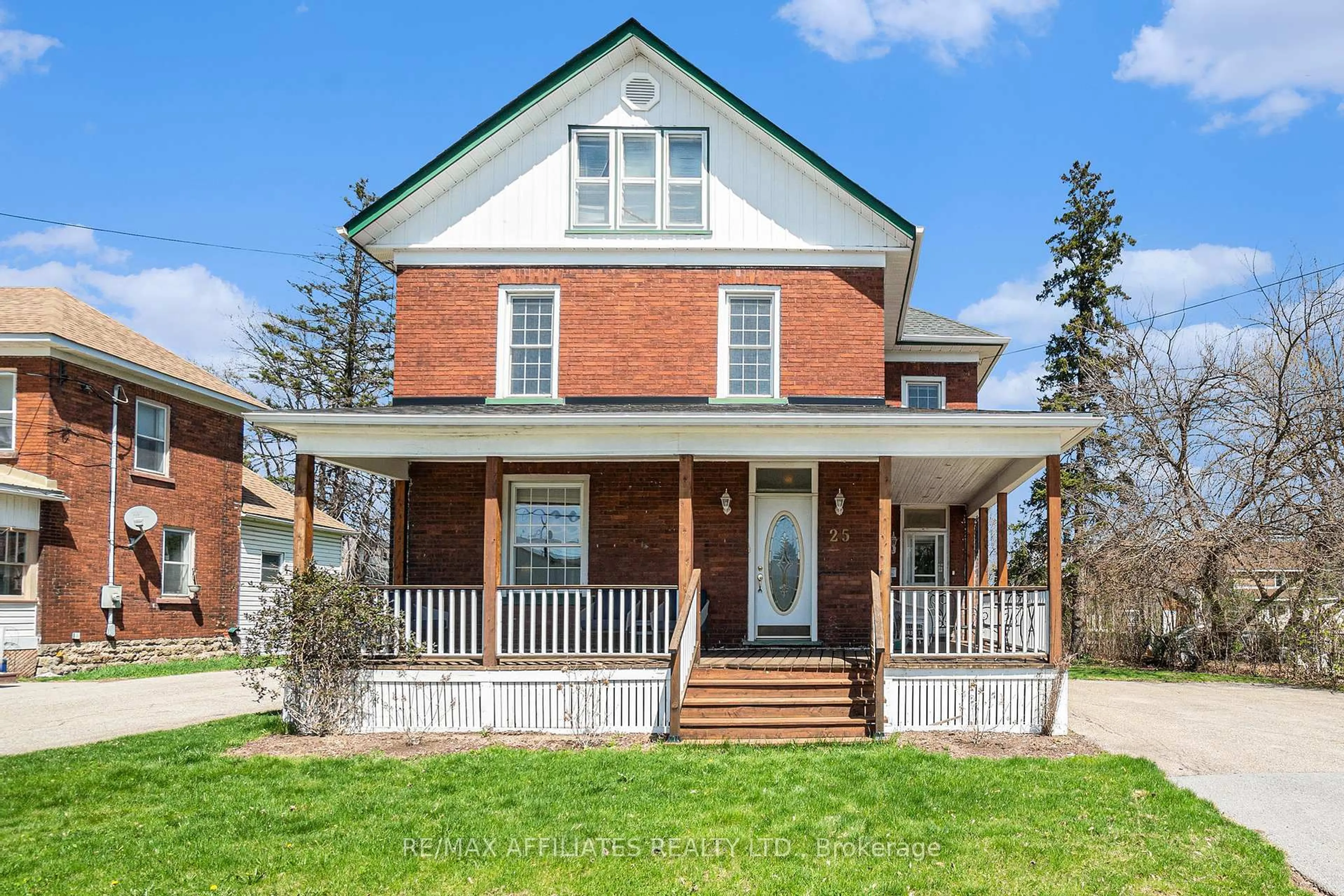 Home with brick exterior material, building for 25 Condie St, Smith Falls Ontario K7A 2T2