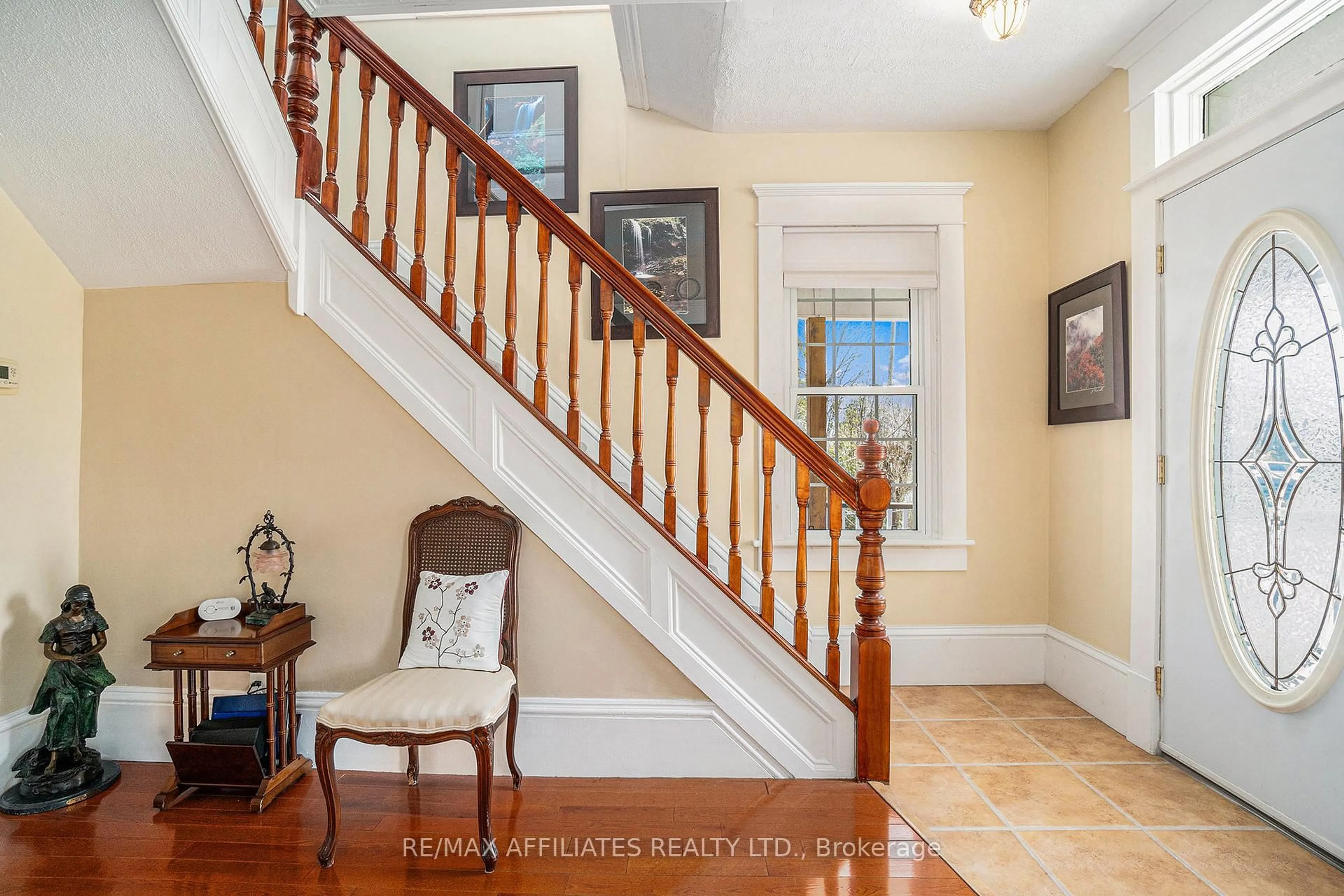 Indoor entryway for 25 Condie St, Smith Falls Ontario K7A 2T2