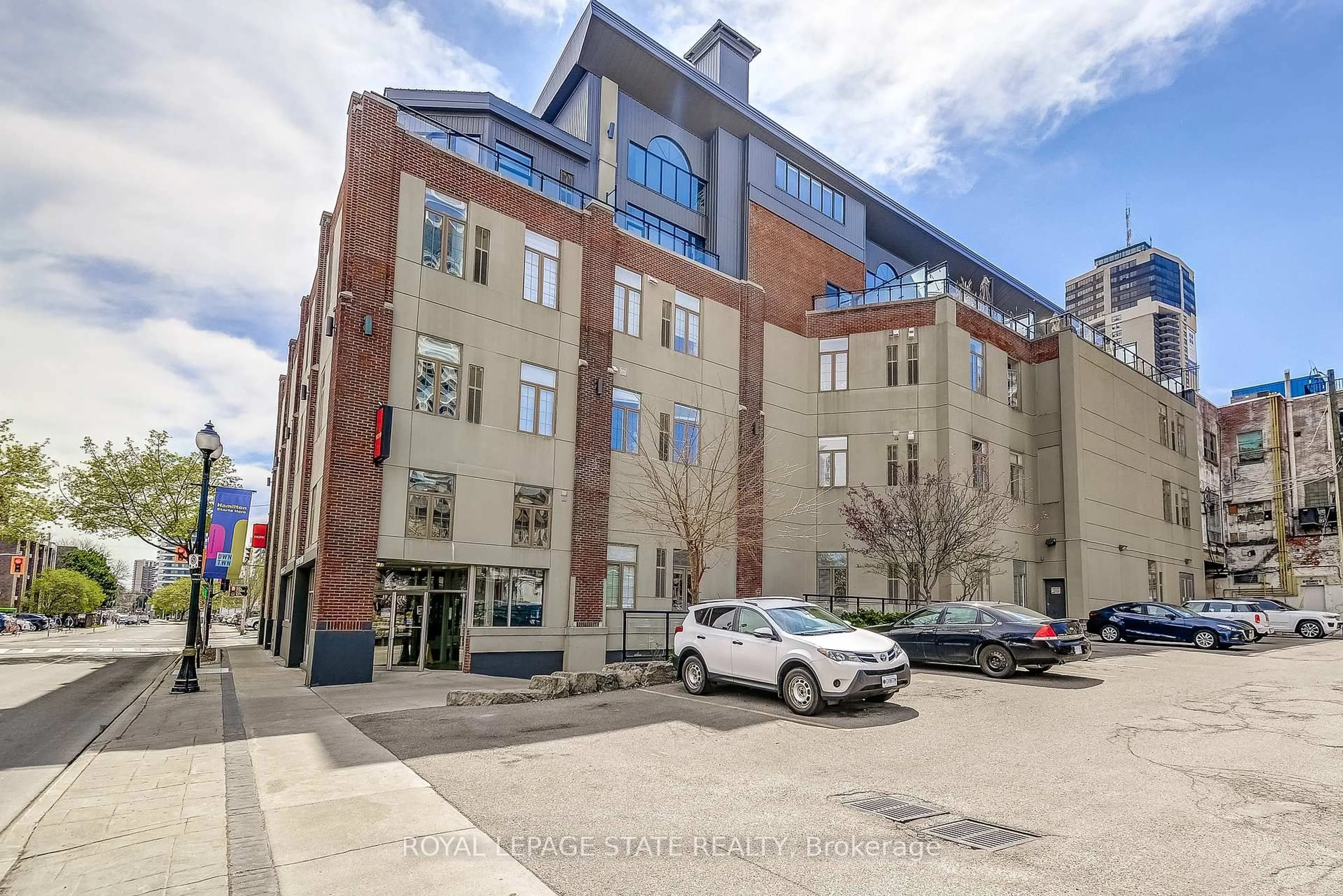 A pic from outside/outdoor area/front of a property/back of a property/a pic from drone, building for 80 King William St #110, Hamilton Ontario L8R 0A1