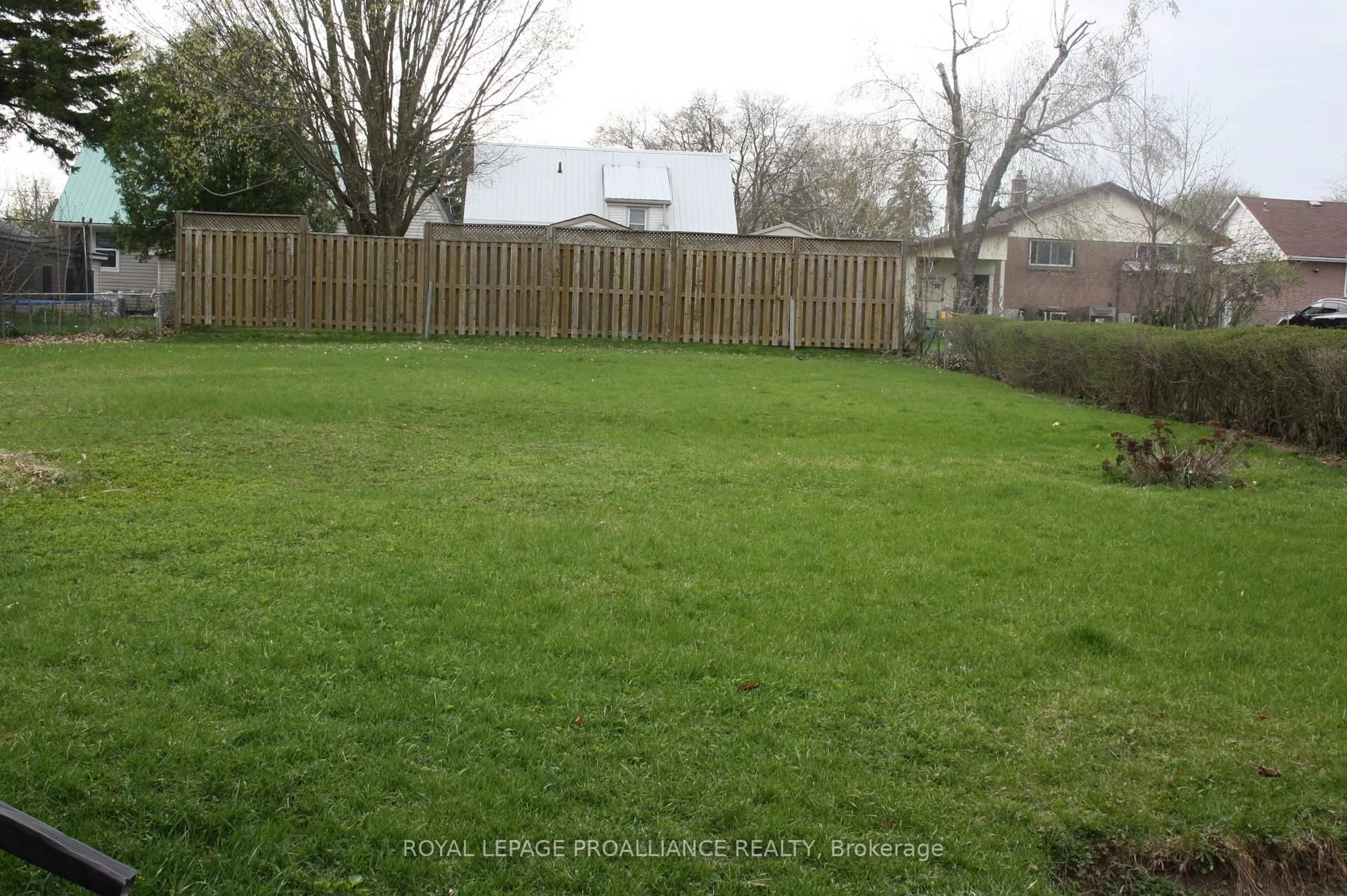 A pic from outside/outdoor area/front of a property/back of a property/a pic from drone, unknown for 48 Gilbert St, Belleville Ontario K8P 3H2