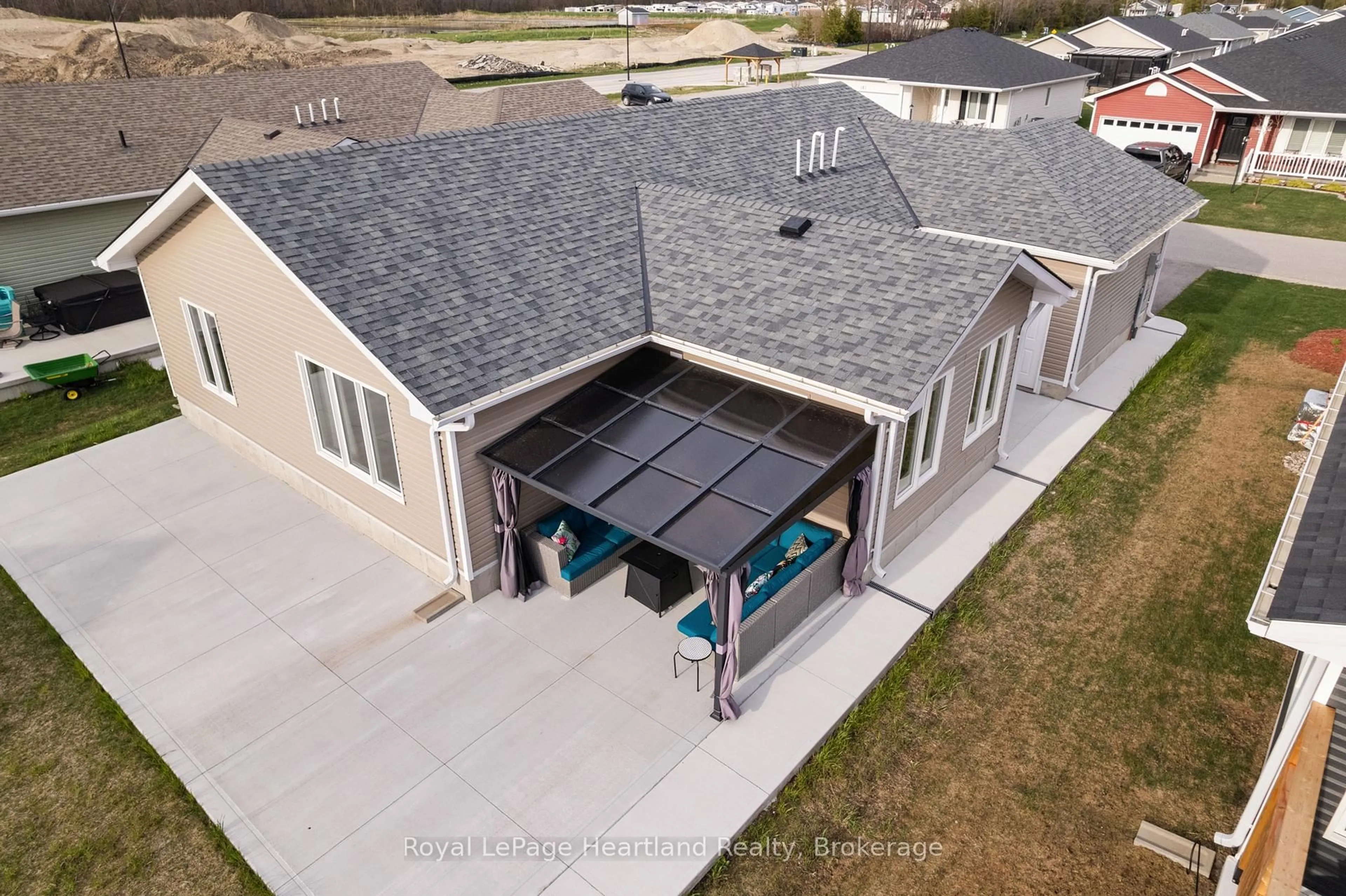A pic from outside/outdoor area/front of a property/back of a property/a pic from drone, street for 140 LAKE BREEZE Dr, Ashfield-Colborne-Wawanosh Ontario N7A 0C6