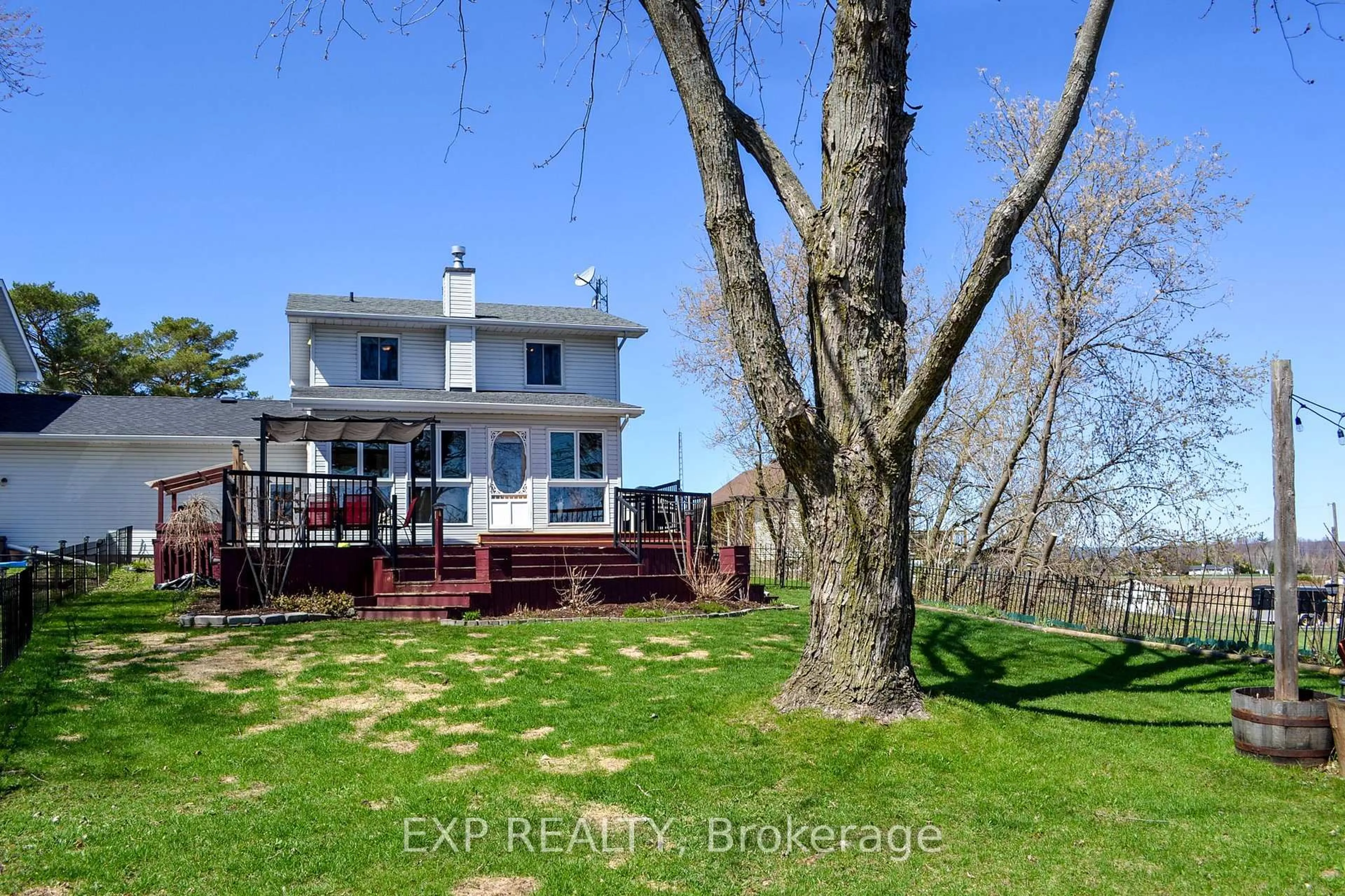 A pic from outside/outdoor area/front of a property/back of a property/a pic from drone, water/lake/river/ocean view for 103 St Joseph St, Alfred and Plantagenet Ontario K0B 1A0