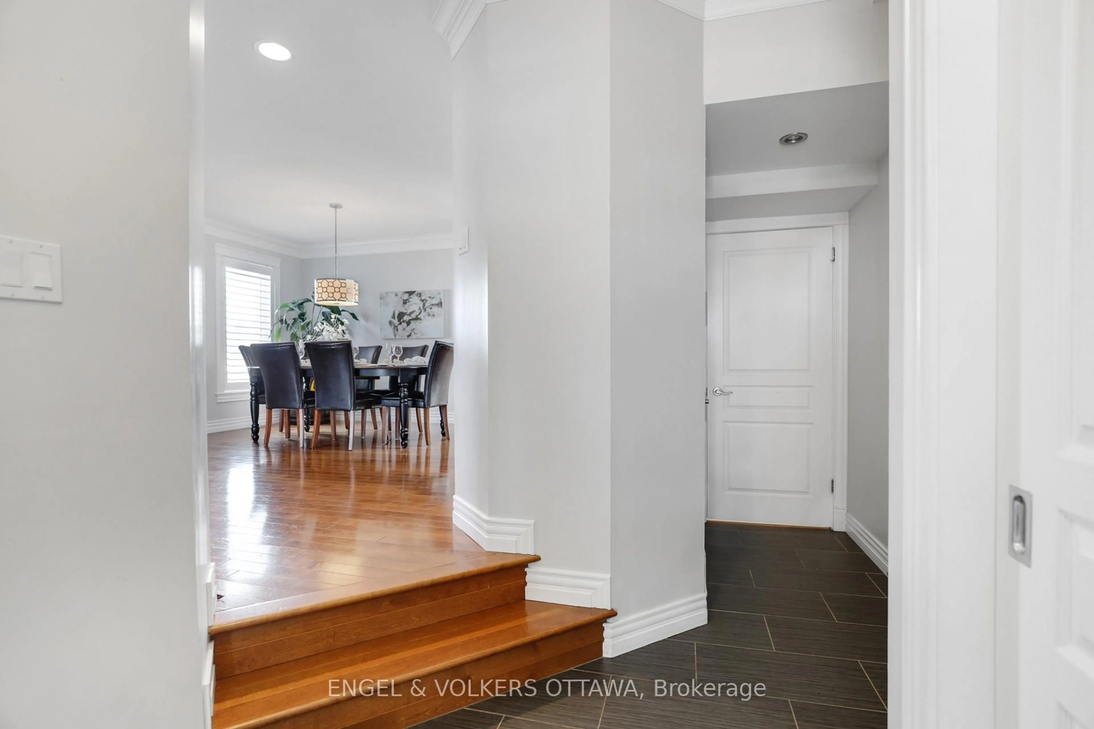 Indoor entryway for 83 Scampton Dr, Kanata Ontario K2W 1E7