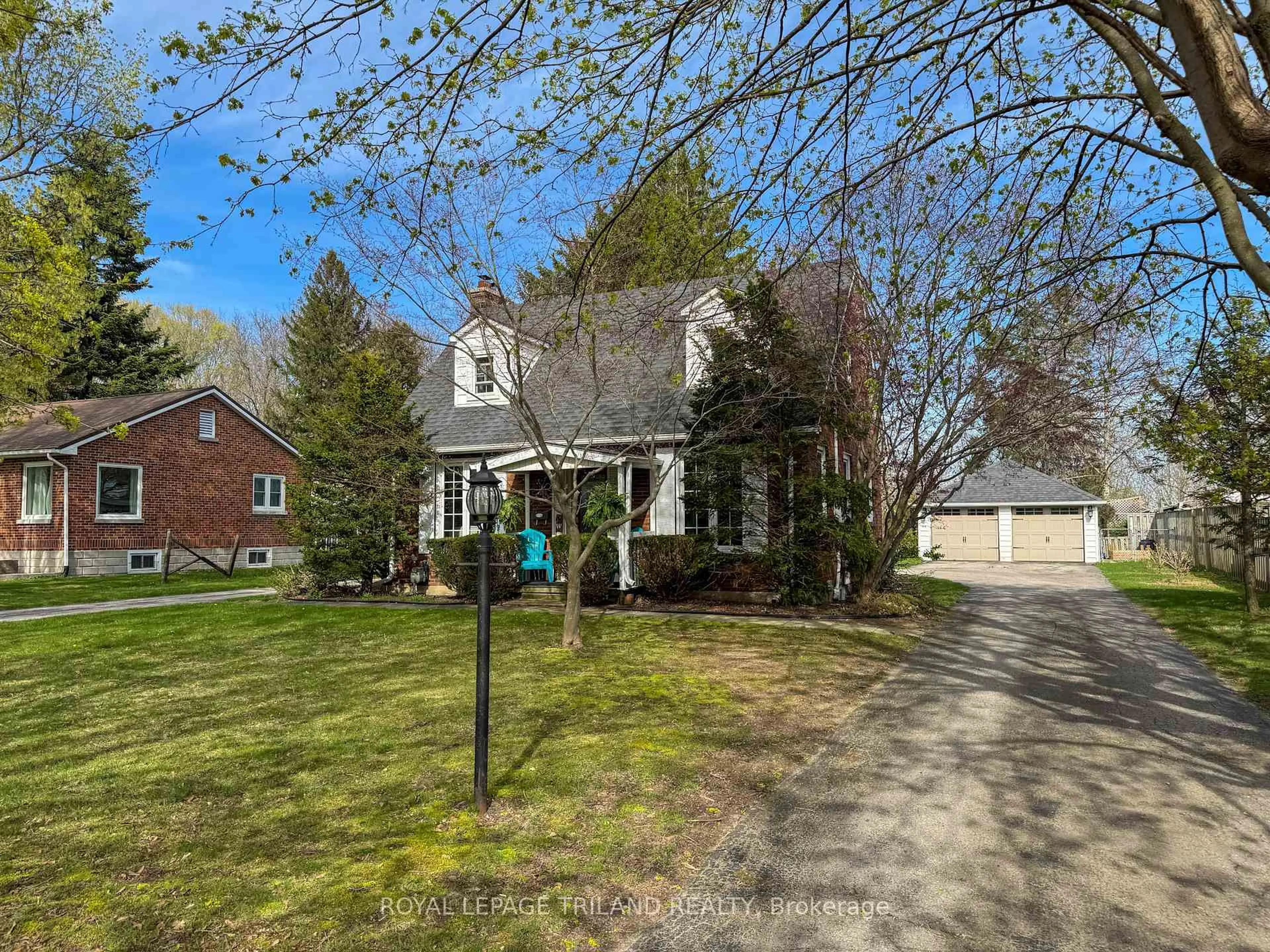 A pic from outside/outdoor area/front of a property/back of a property/a pic from drone, street for 357 Sunset Dr, Central Elgin Ontario N5R 3C6